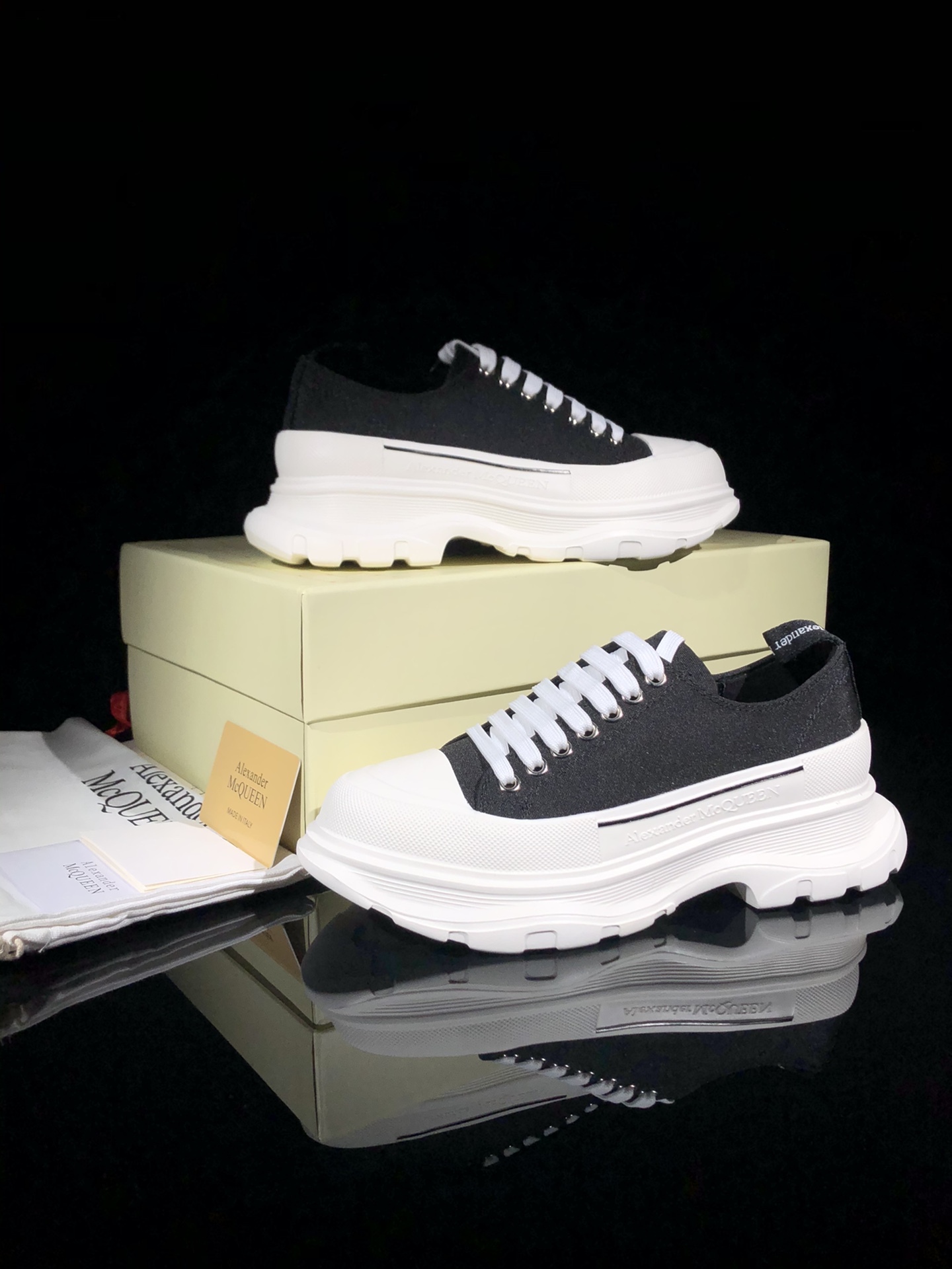 Recommended for refreshing summer: McQueen canvas dad shoes with 7 cm thick soles to increase height and turn your legs into long legs