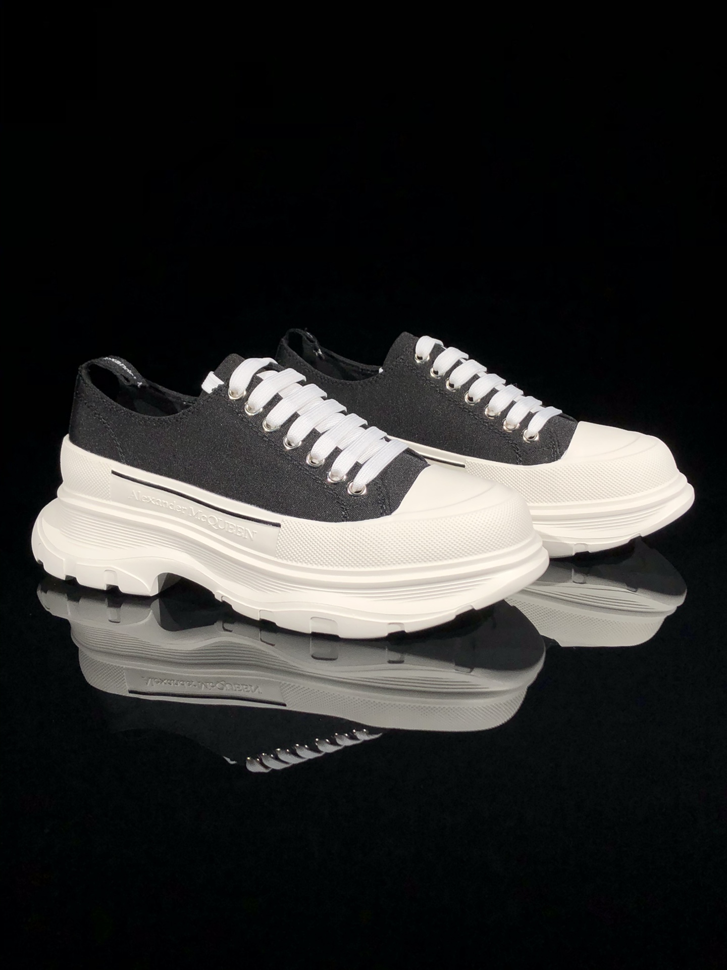 Recommended for refreshing summer: McQueen canvas dad shoes with 7 cm thick soles to increase height and turn your legs into long legs