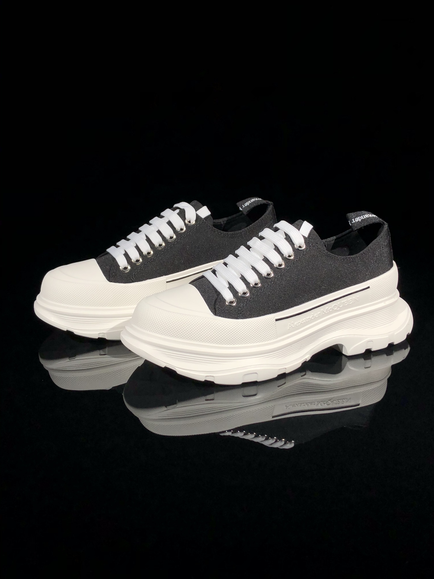 Recommended for refreshing summer: McQueen canvas dad shoes with 7 cm thick soles to increase height and turn your legs into long legs