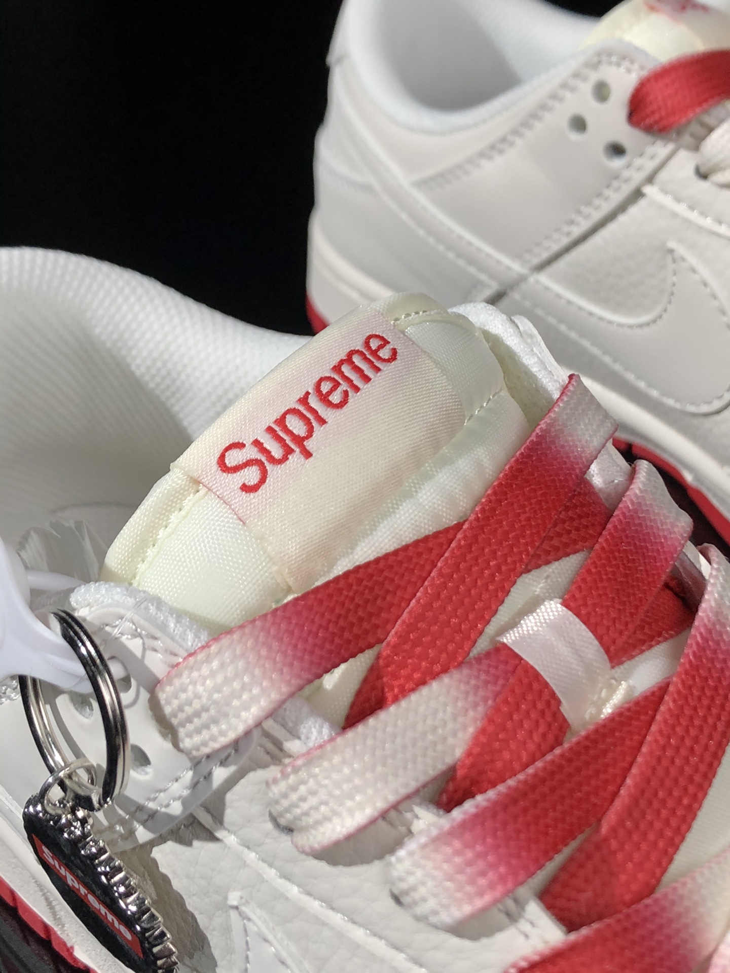 NikeSBDunkLowxSupreme白红三钩纯原大厂出品极力推荐原装头层材料独家版型蒸餾加工带来的