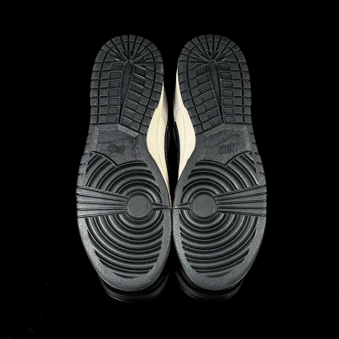 TheNorthFacexNikeDunkLow灰黑双小勾此款主张打破传统的工业化流水线设计限制以Mad