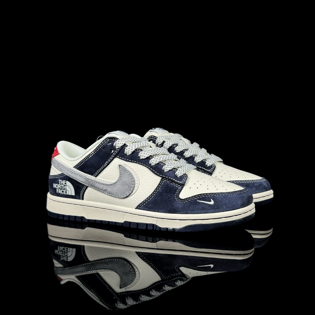 TheNorthFacexNikeDunkLow米蓝灰勾此款主张打破传统的工业化流水线设计限制以Made