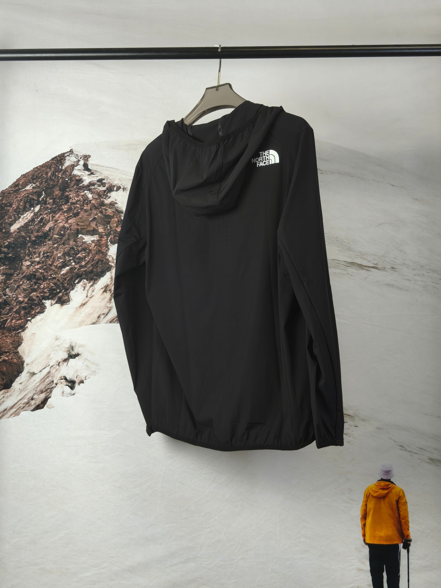 终端供应💰130

TNF丨北面巅峰系列透气连帽防晒衣

Size：S-3XL