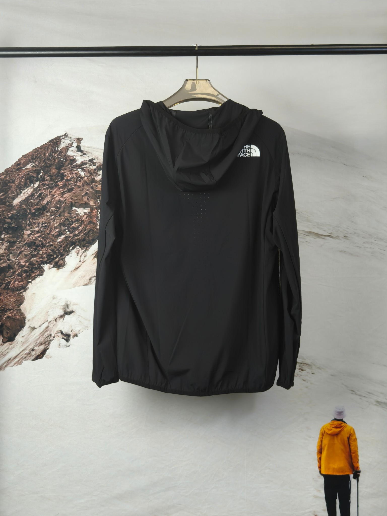 终端供应💰130

TNF丨北面巅峰系列透气连帽防晒衣

Size：S-3XL