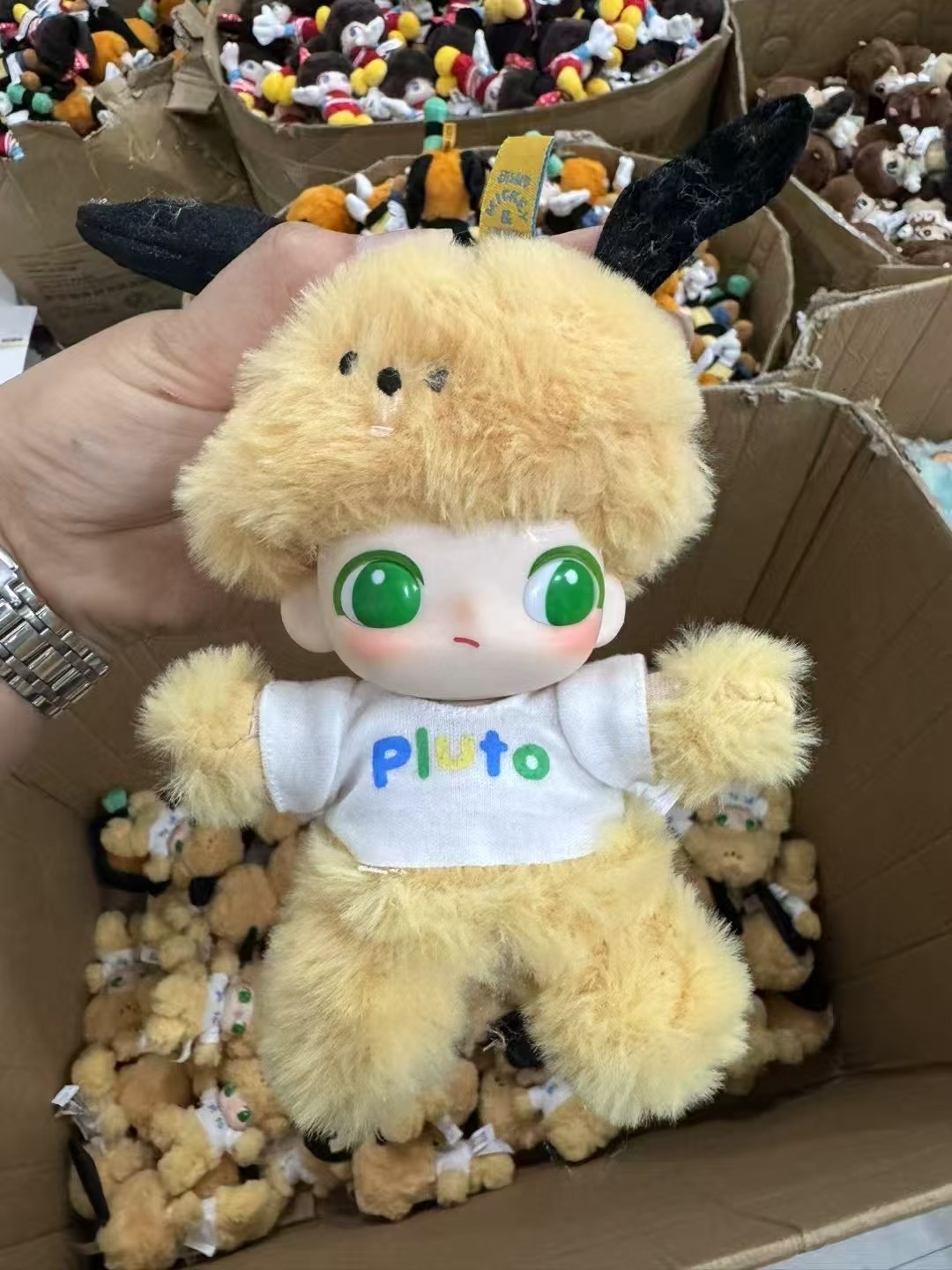 85💰可许愿款式尽量满足
泡泡玛特DIMOO WORLD迪士尼联名搪胶毛绒钥匙圈，多款现货，有米奇、米妮、高飞、唐老鸭等角色。拆盒未拆袋，卡盒齐全，单个出售。喜欢的小伙伴可以私聊，