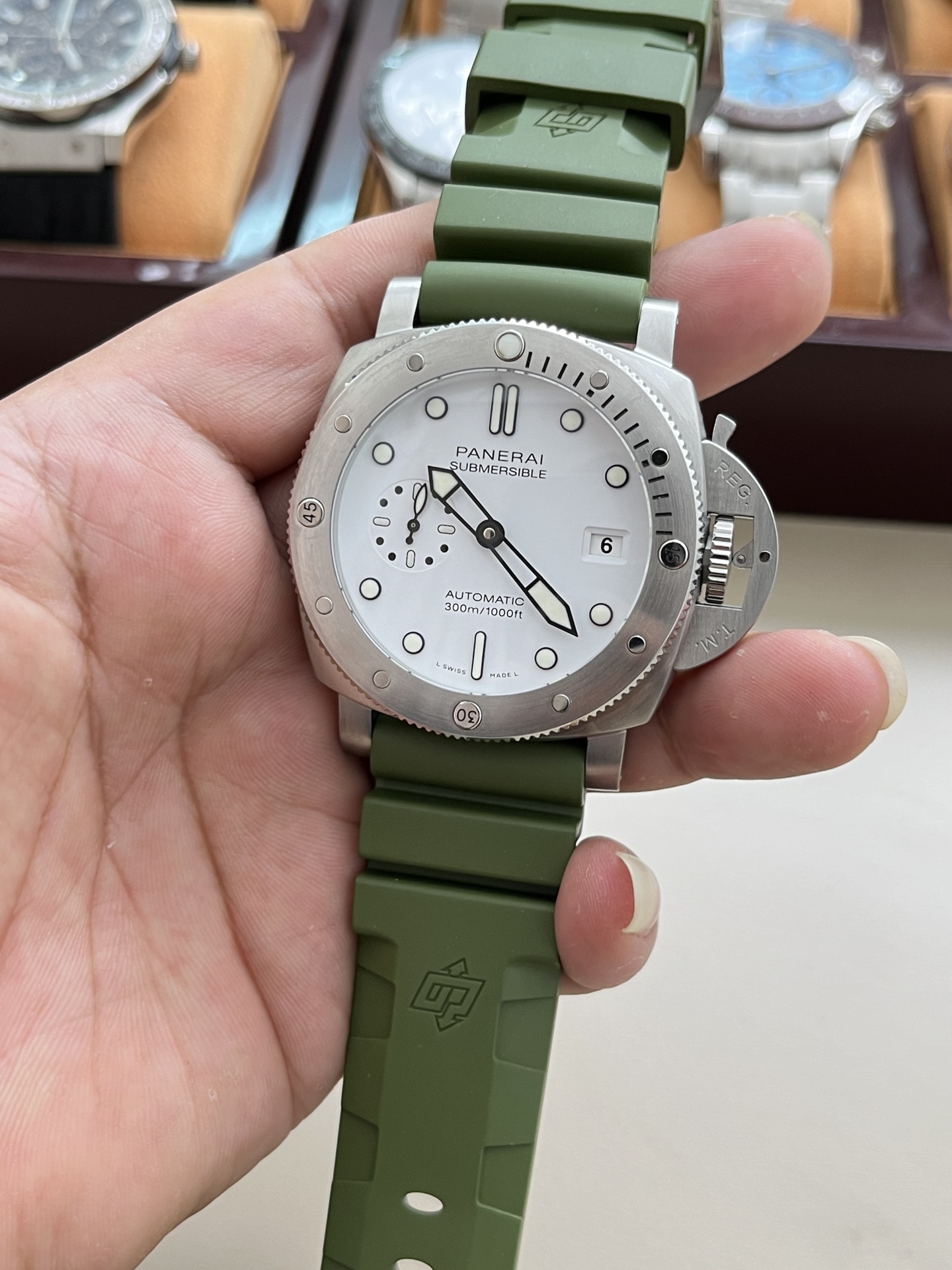 파네라이 PAM1226 자동 시계 이미지 2