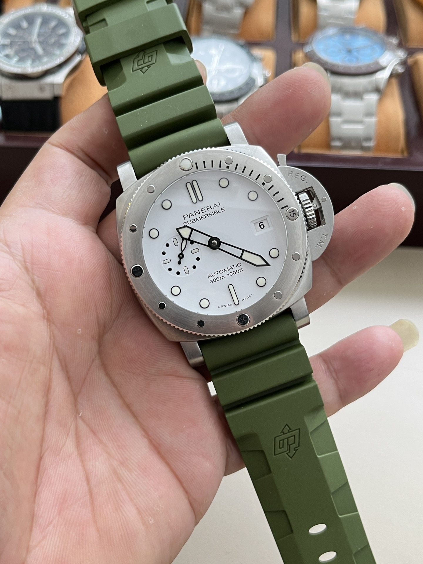 파네라이 PAM1226 자동 시계 이미지 3