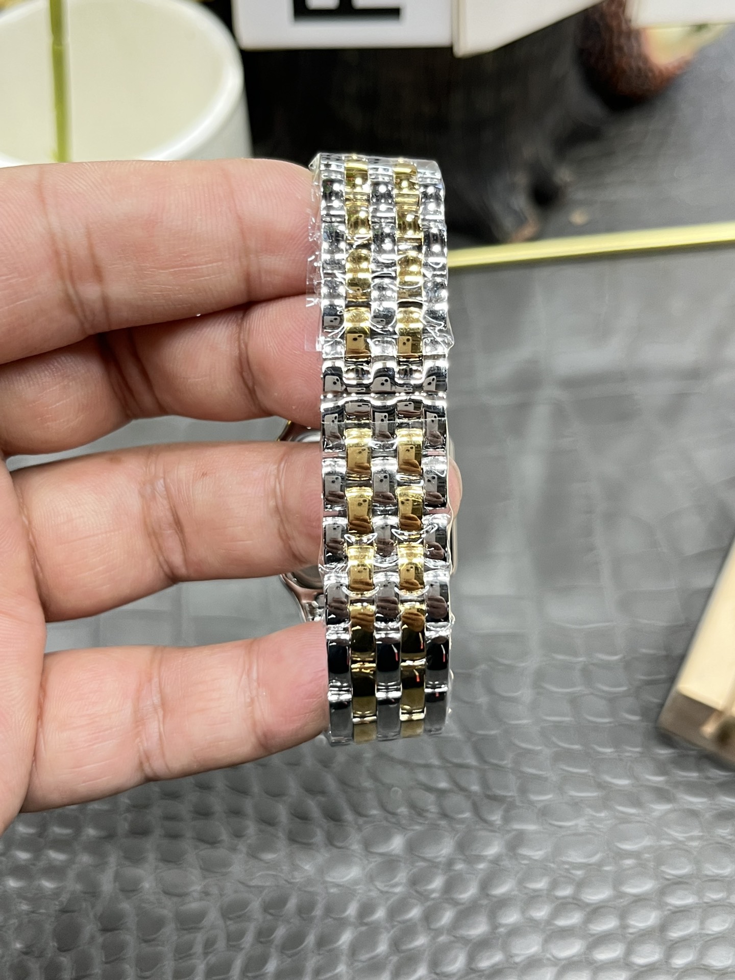 Cartier 卡地亚猎豹系列/27mm*37mm中号/瑞士朗达石英机芯