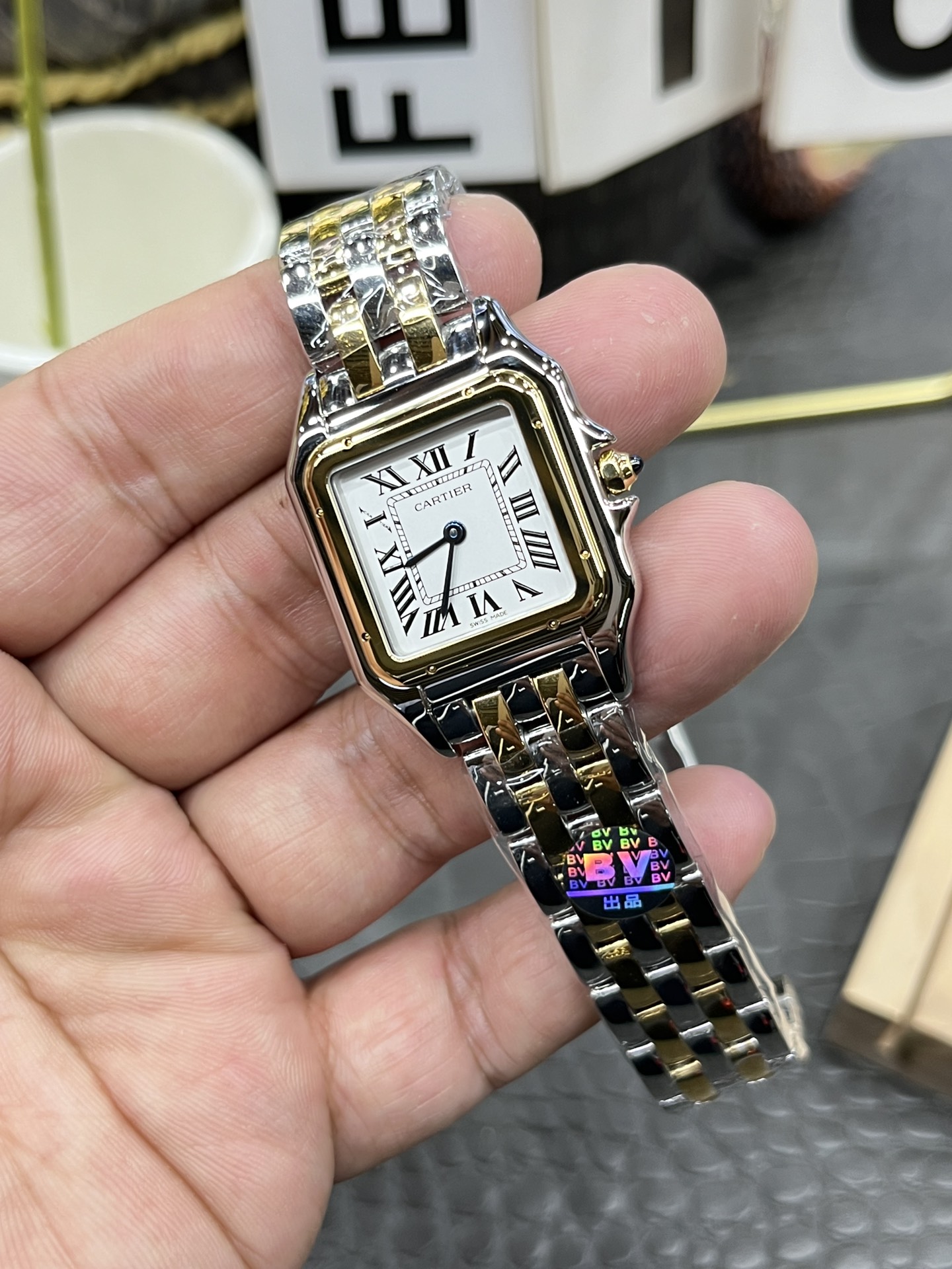 Cartier 卡地亚猎豹系列/27mm*37mm中号/瑞士朗达石英机芯