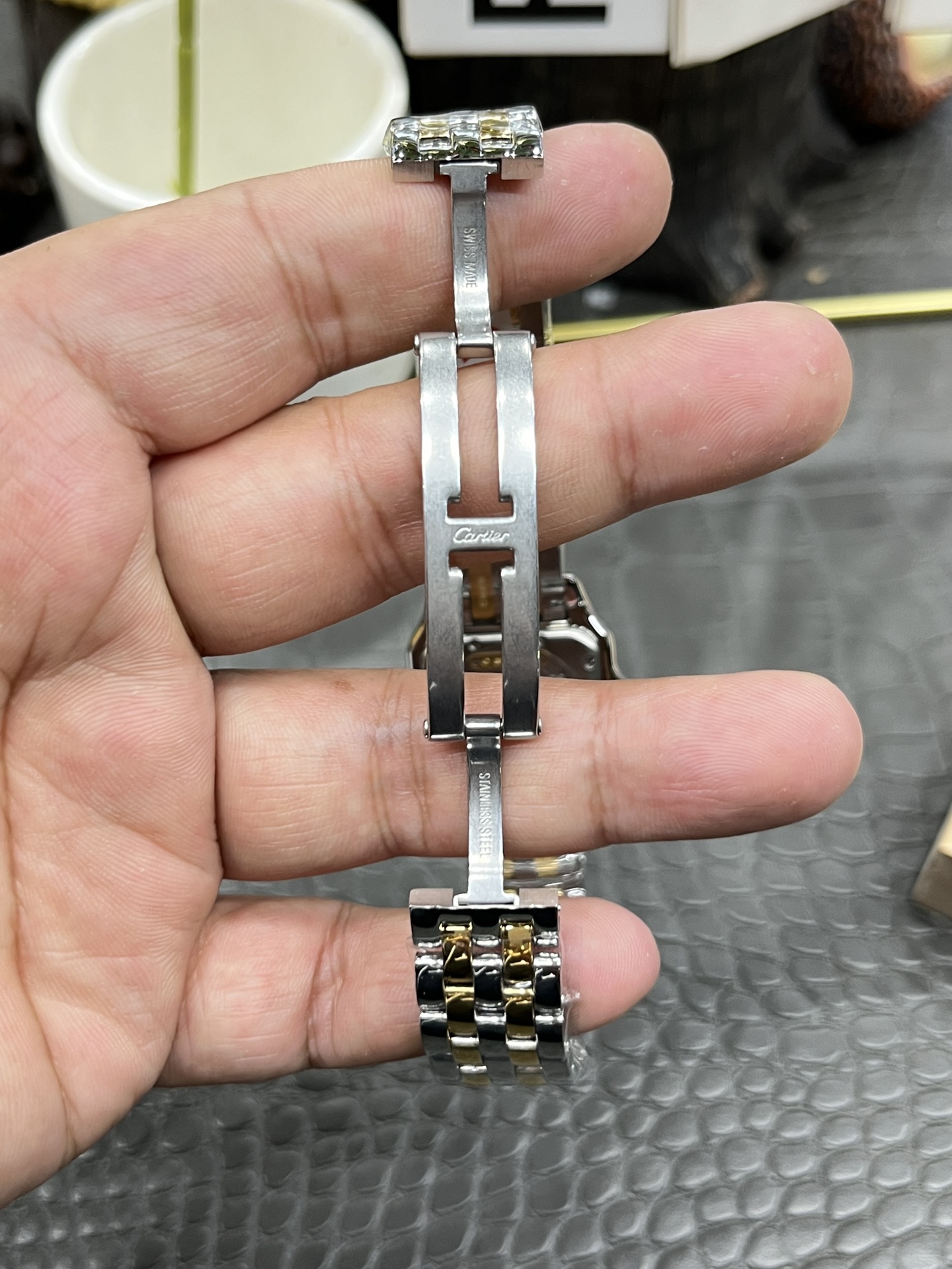 Cartier 卡地亚猎豹系列/27mm*37mm中号/瑞士朗达石英机芯