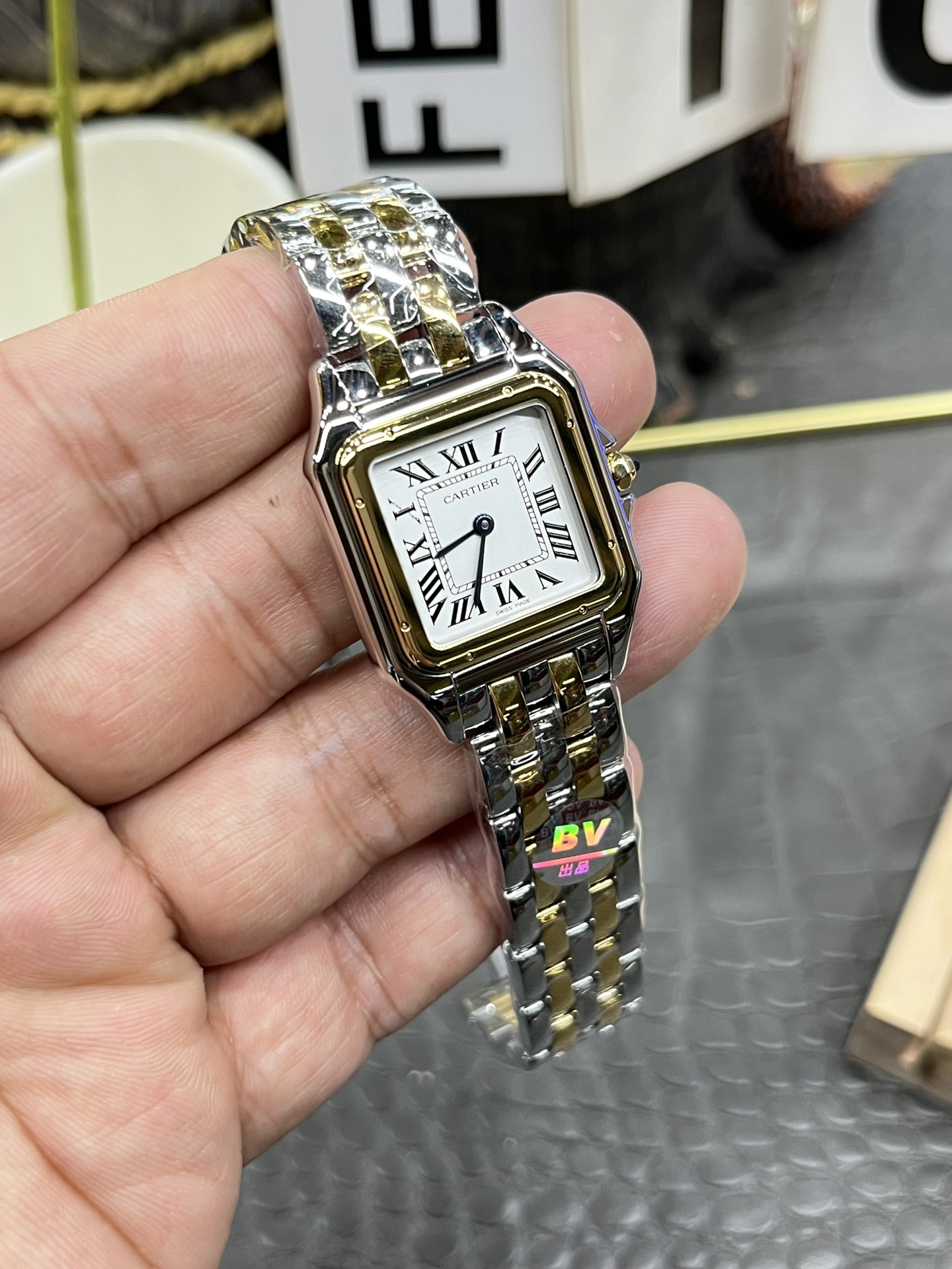 Cartier 卡地亚猎豹系列/27mm*37mm中号/瑞士朗达石英机芯
