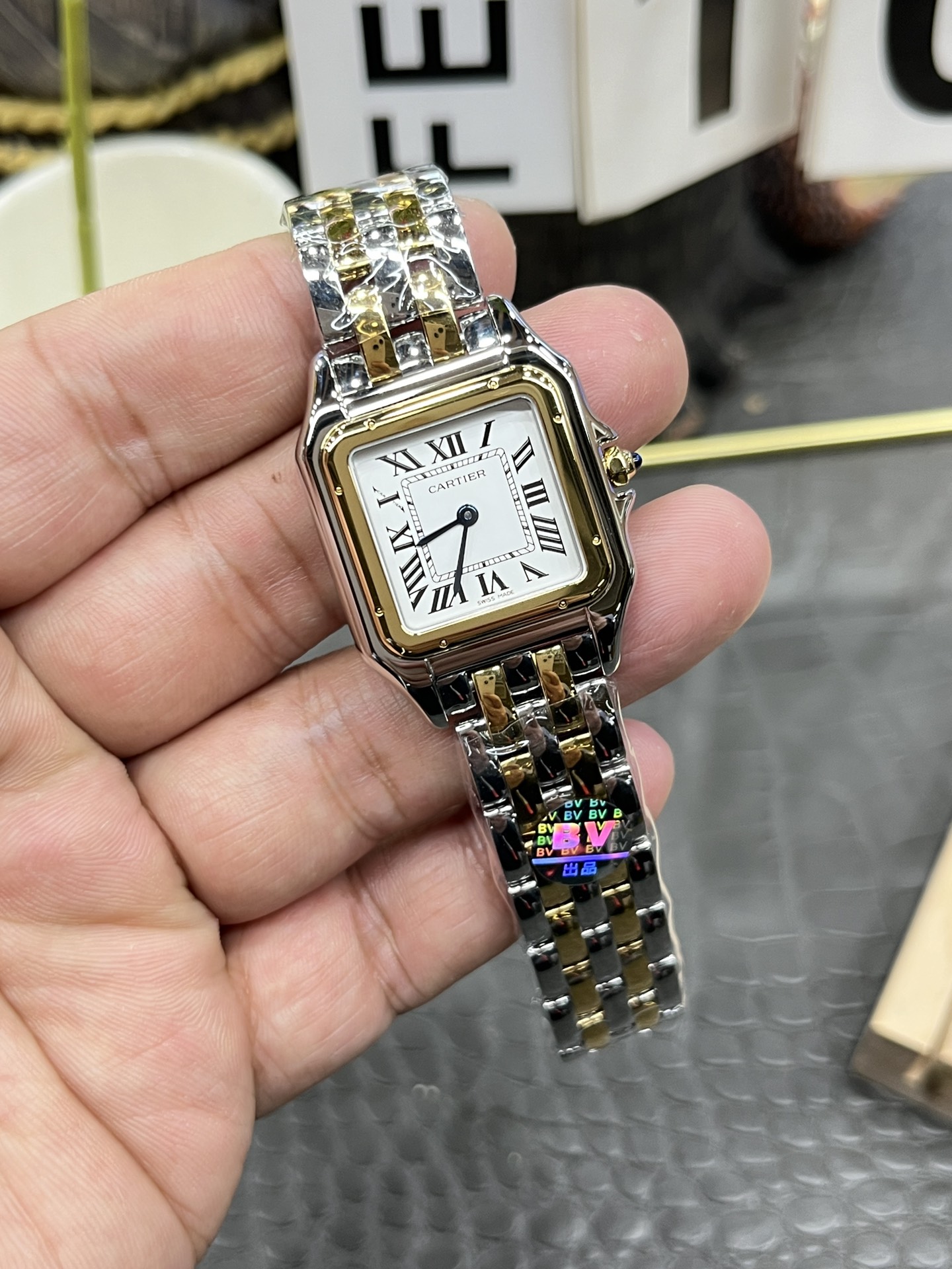 Cartier 卡地亚猎豹系列/27mm*37mm中号/瑞士朗达石英机芯