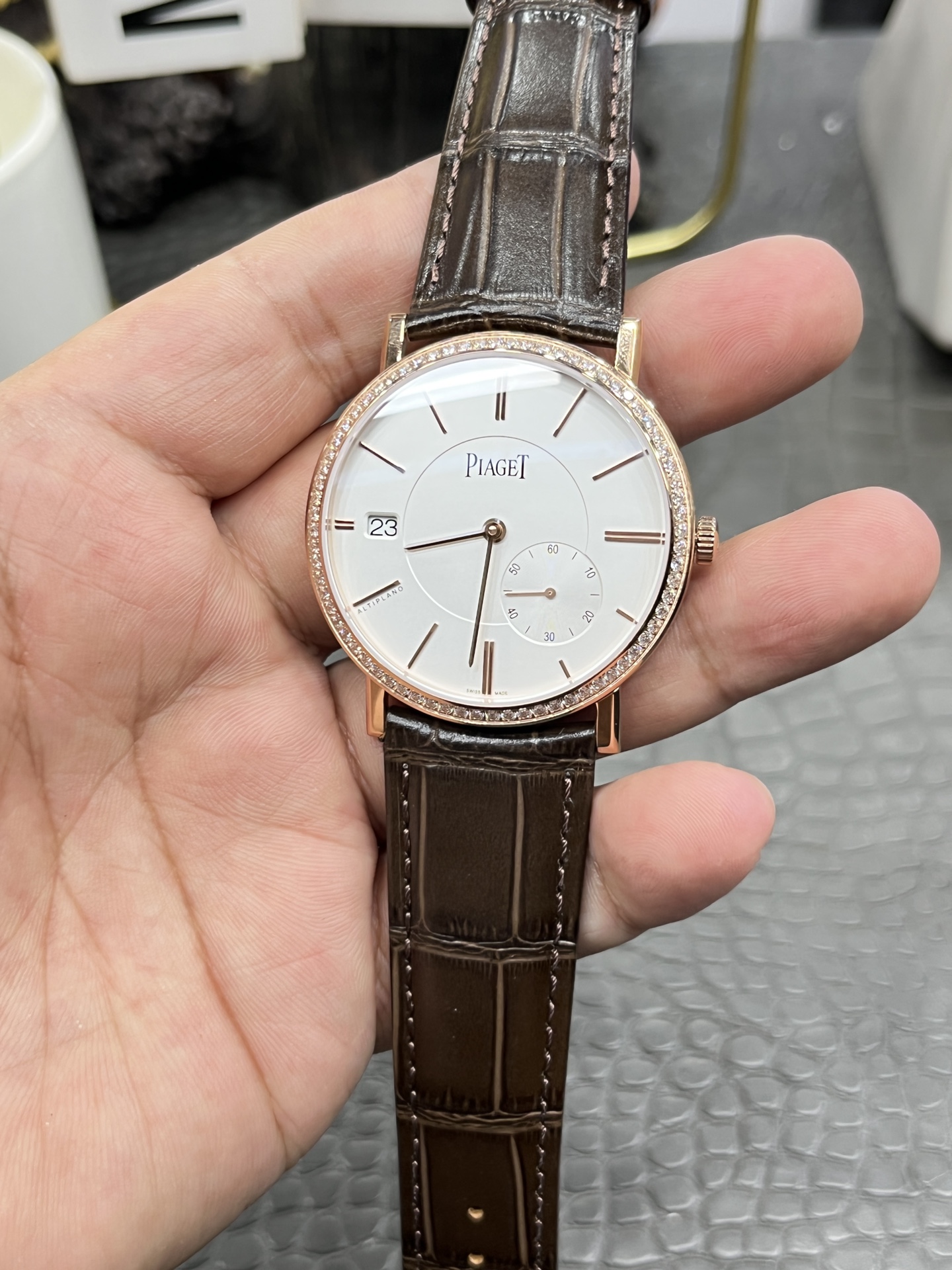 Artiplano Series G0A37138: Super Thin Automatic Watch with Pearl Dial - 图片 2