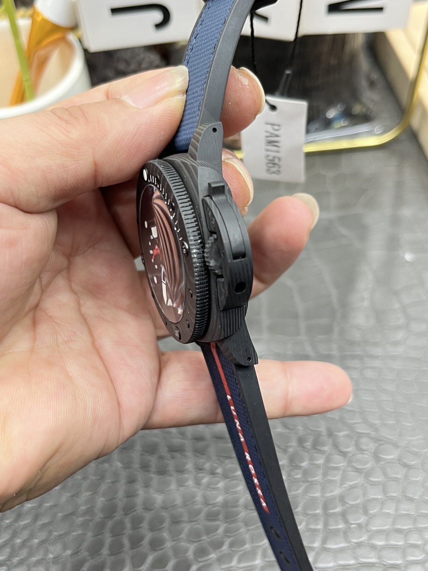 파네라이 PAM1563 카본 자동 시계 이미지 6