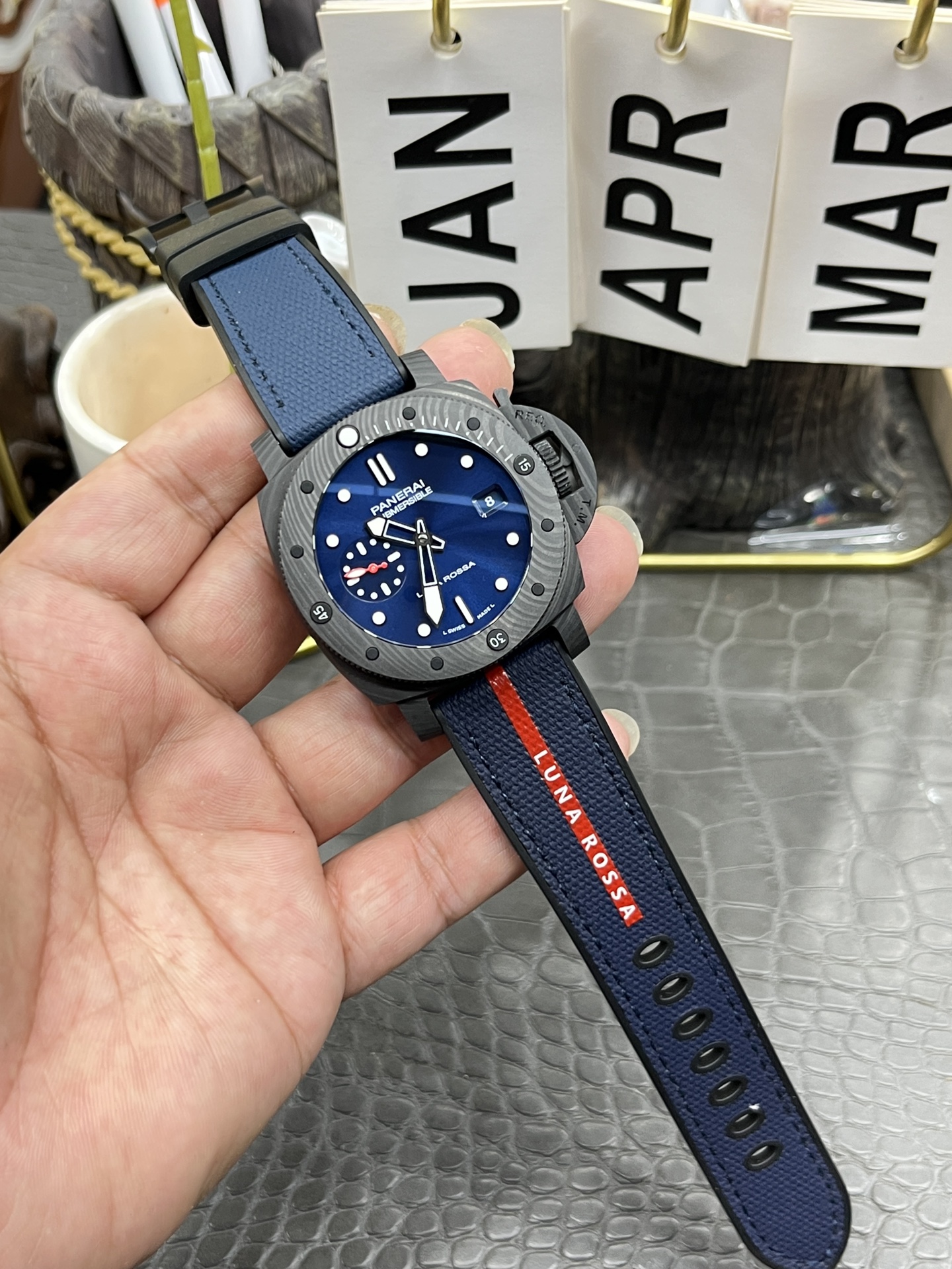 파네라이 PAM1563 카본 자동 시계 이미지 9