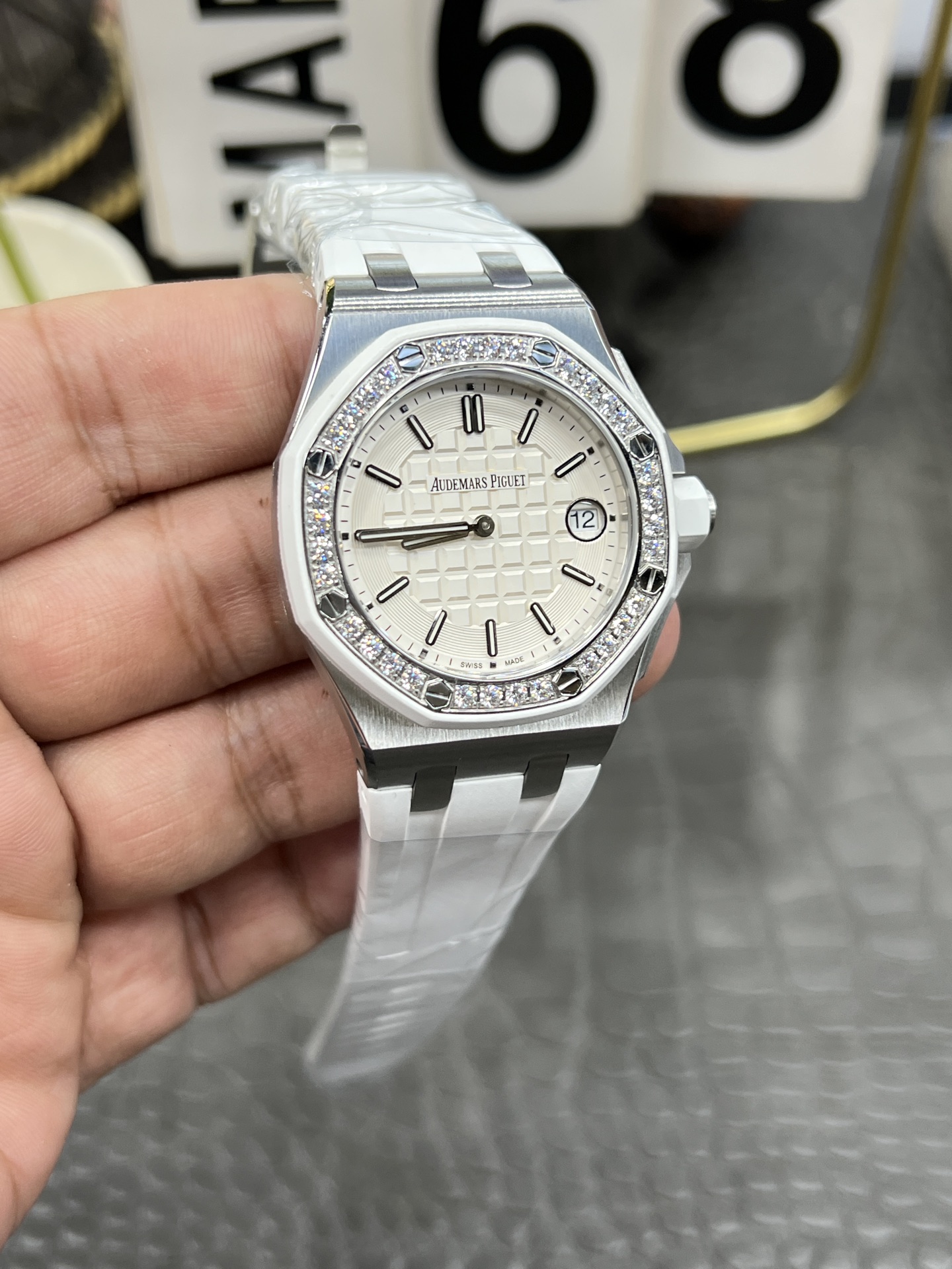 Audemars Piguet Royal Oak Offshore White Dial 67540SK 37mm Quartz Ladies Watch 4 i1749920298647 8636 0 3