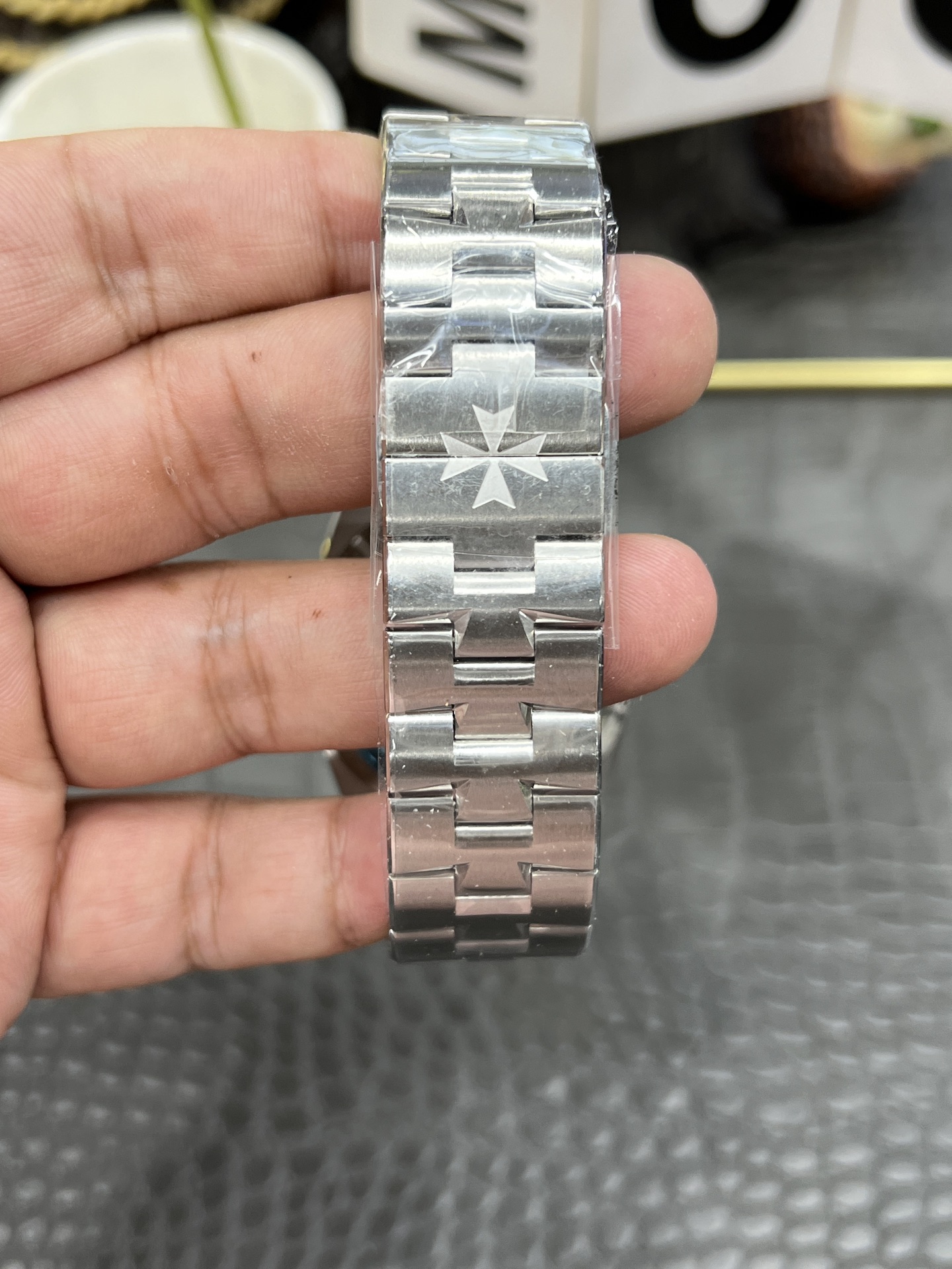 Vacheron Constantin Overseas Ultra-Thin Automatic Silver Stainless Steel Watch 9 i1750511259229 4164 0 8