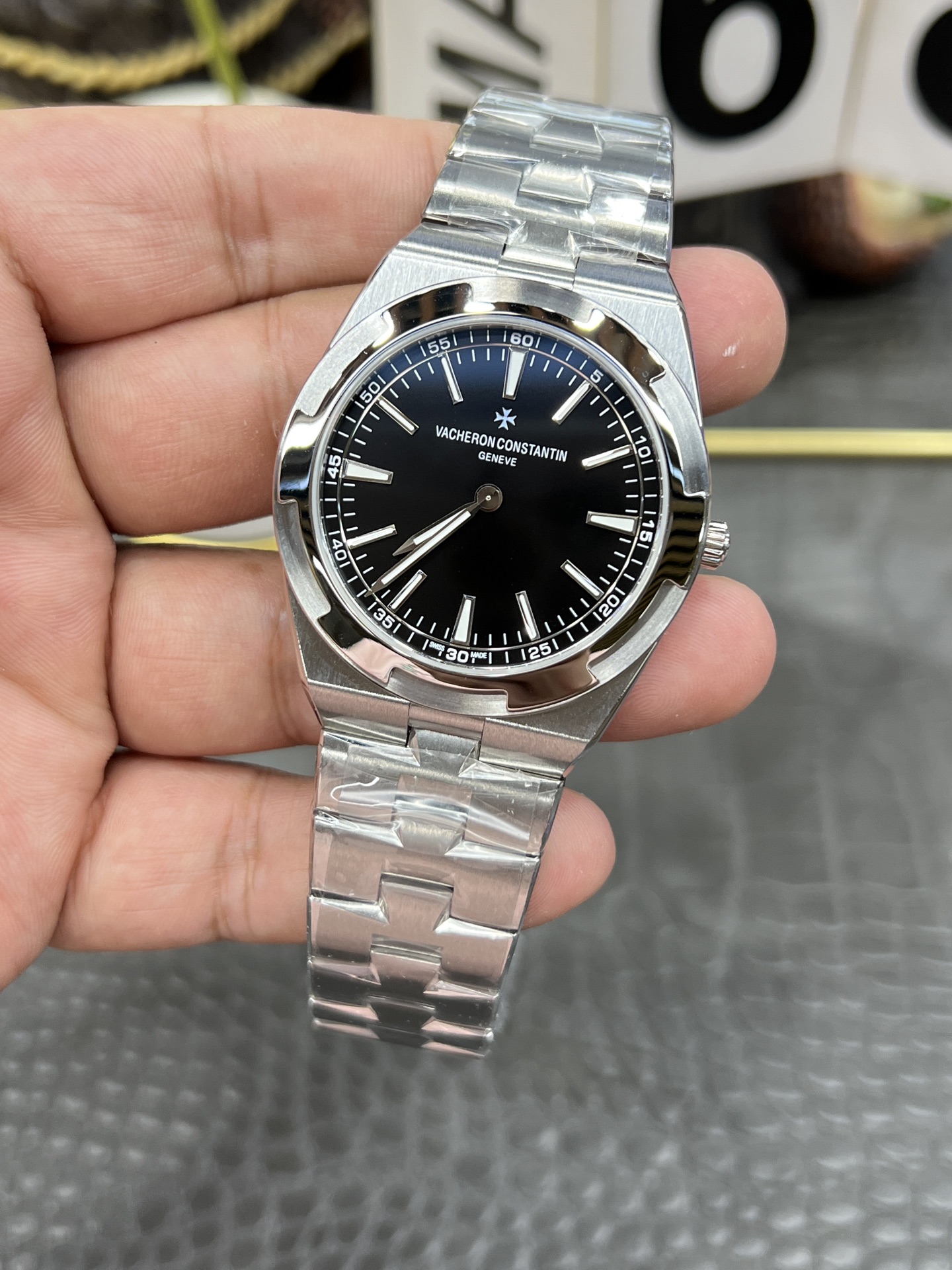 Vacheron Constantin Overseas Ultra-Thin Automatic Silver Stainless Steel Watch 3 i1750511259229 6177 0 2