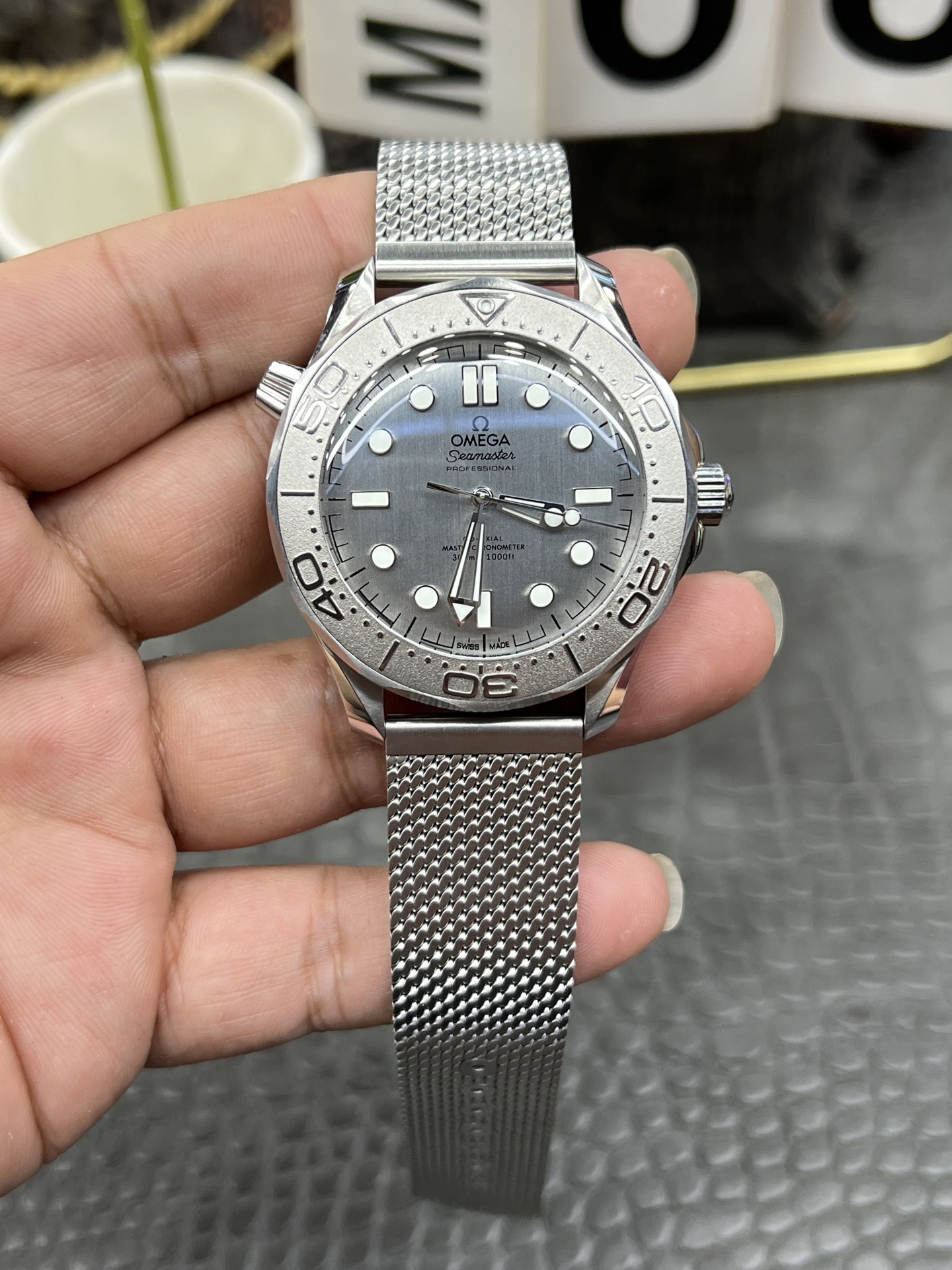오메가 씨마스터 300 노 타임 투 다이 007 42mm 화이트 그레이 남성 자동 기계식 한정판 VS공장 시계 레플리카 44551