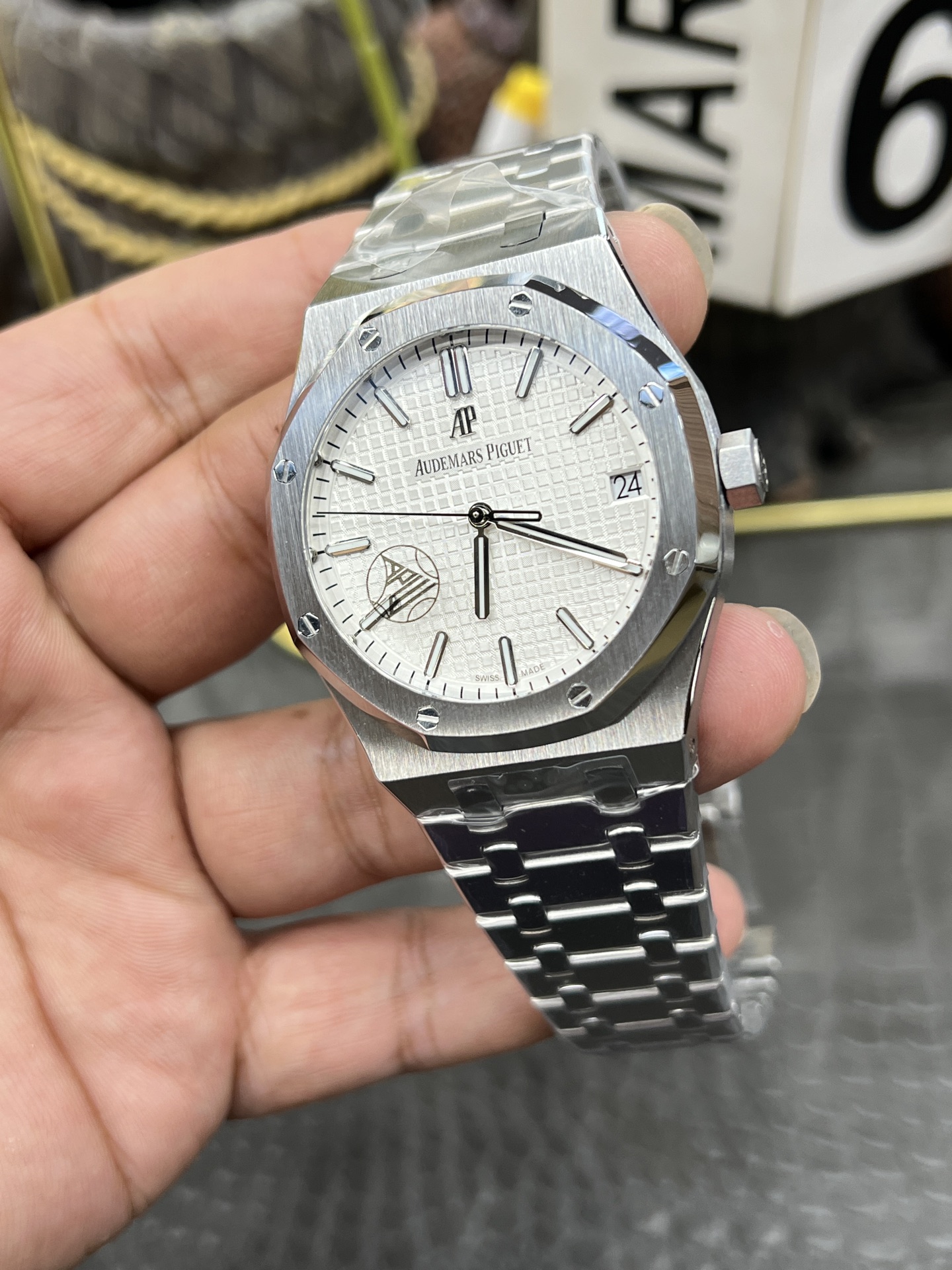 Audemars Piguet Royal Oak 15500 Series Automatic Silver Dial Watch 6 i1753261742020 6671 0 4