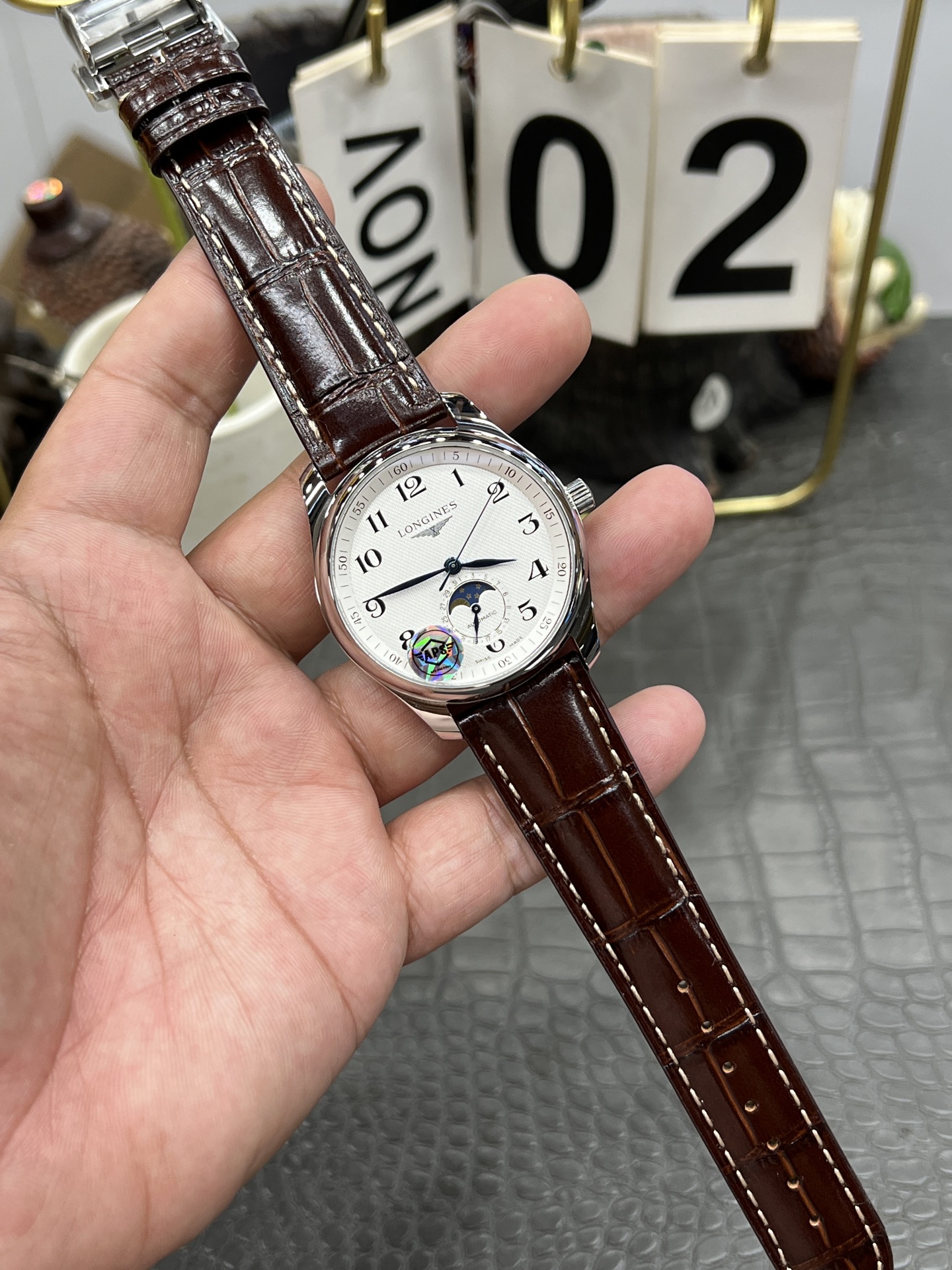 론진 마스터 컬렉션 문페이즈 가죽 시계 이미지 9