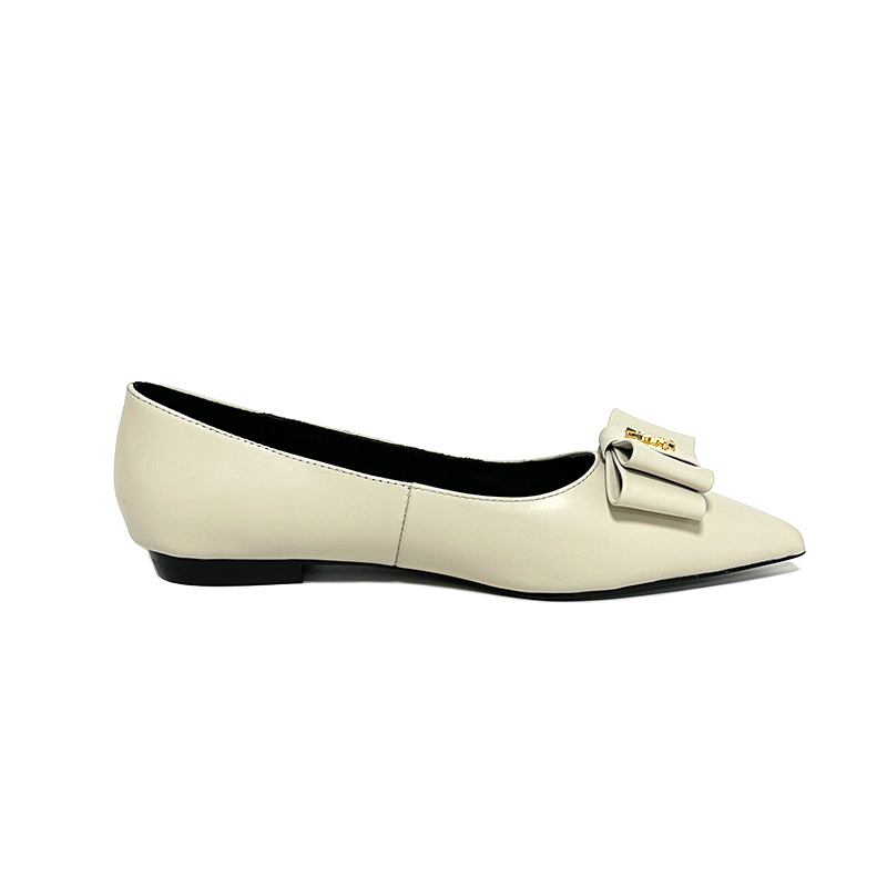 , "Saint Laurent Saint Laurent" YSL popping plana pequeña puntera en punta zapatos individuales. ¡Su