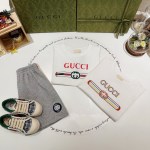 Les deux t-shirts peuvent être associés à ce short gris! 1 Les deux t-shirts peuvent être associés à ce short gris!