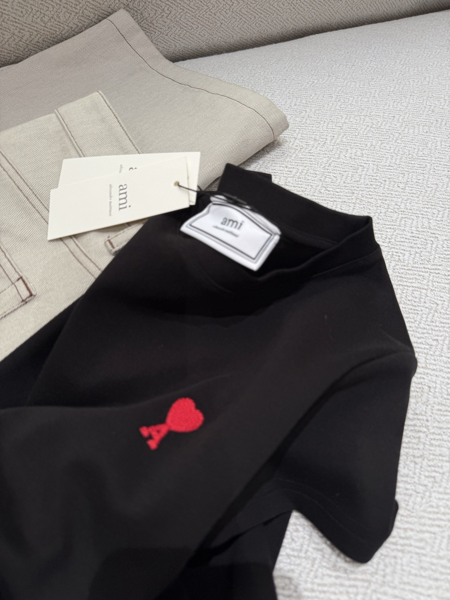 Embroidered Logo T-Shirts: Lightweight and Stylish for Summer Comfort - 图片 7