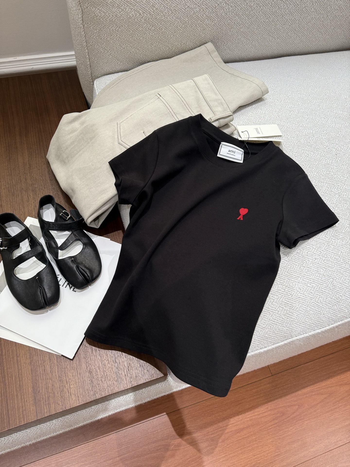 Embroidered Logo T-Shirts: Lightweight and Stylish for Summer Comfort - 图片 5