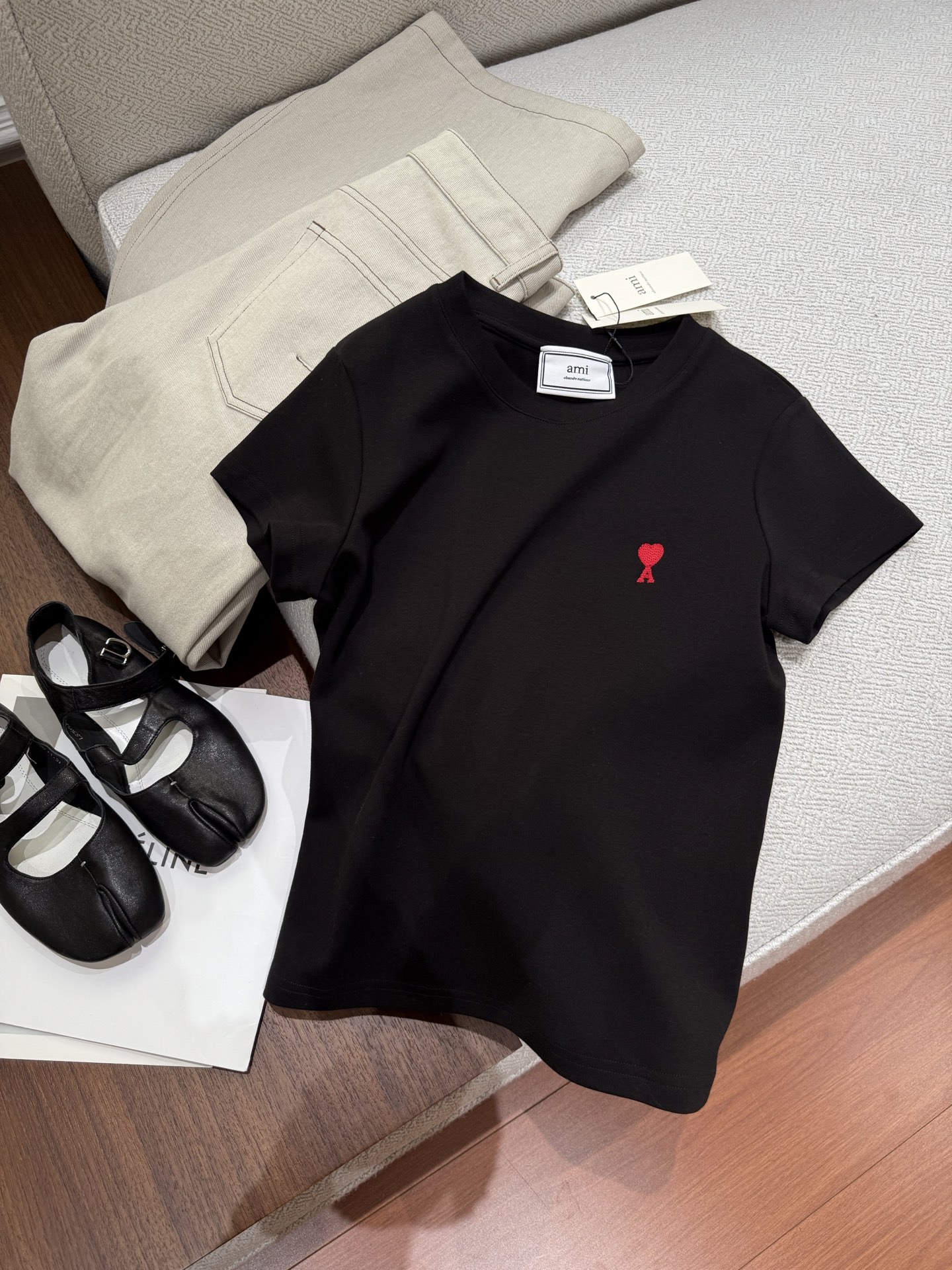 Embroidered Logo T-Shirts: Lightweight and Stylish for Summer Comfort - 图片 3
