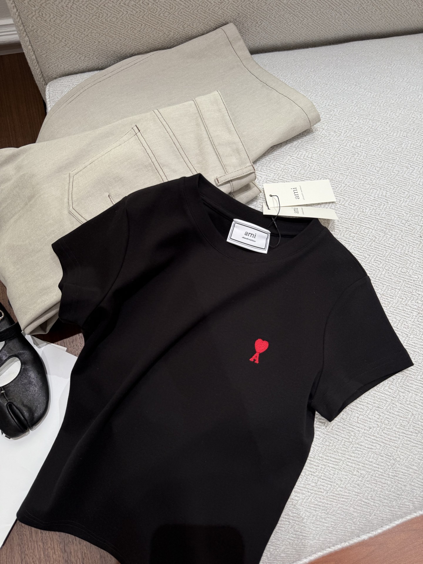 Embroidered Logo T-Shirts: Lightweight and Stylish for Summer Comfort - 图片 4