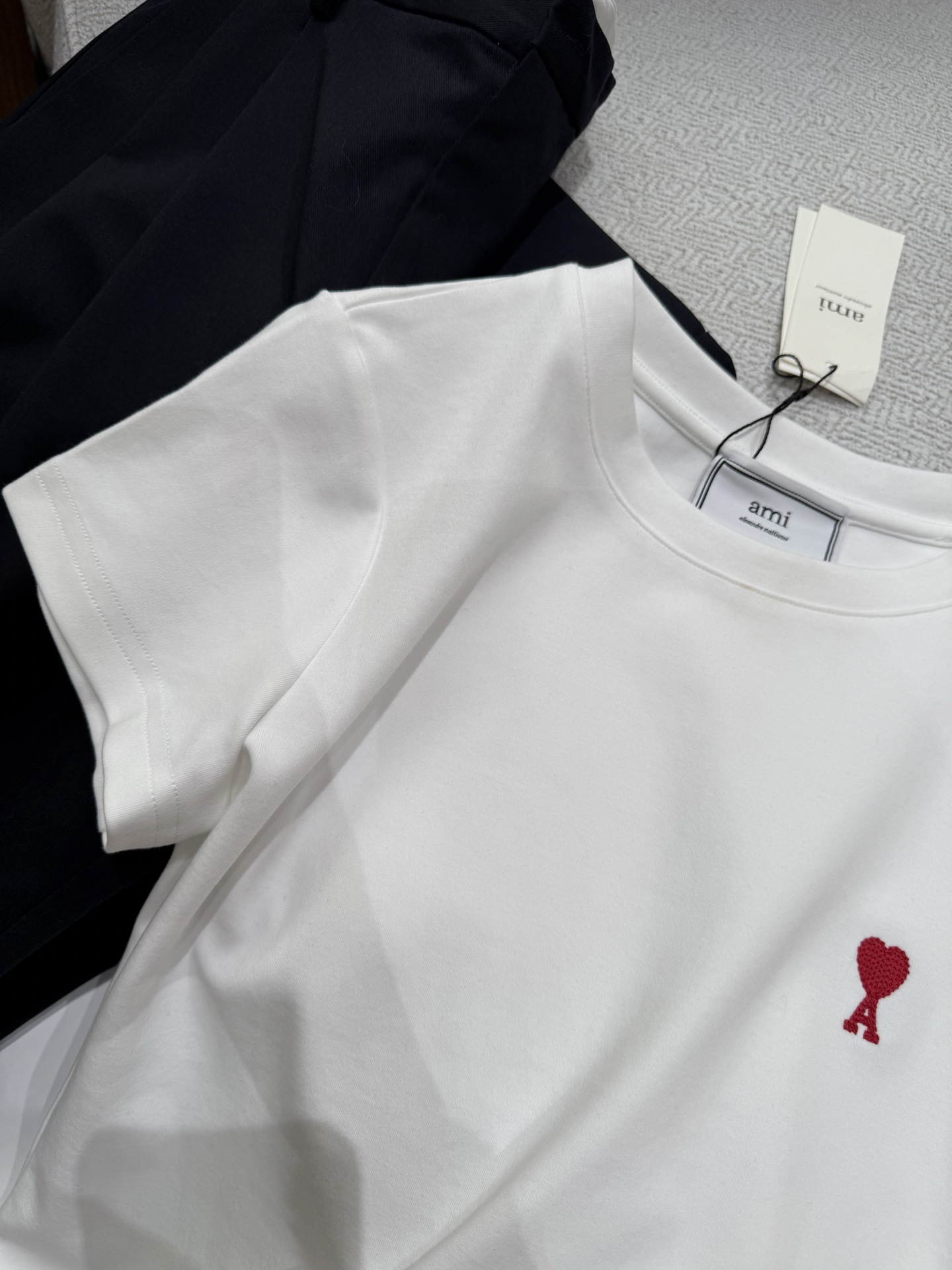 Embroidered Logo T-shirts: Lightweight and Stylish Summer Essential in Various Sizes - 图片 3