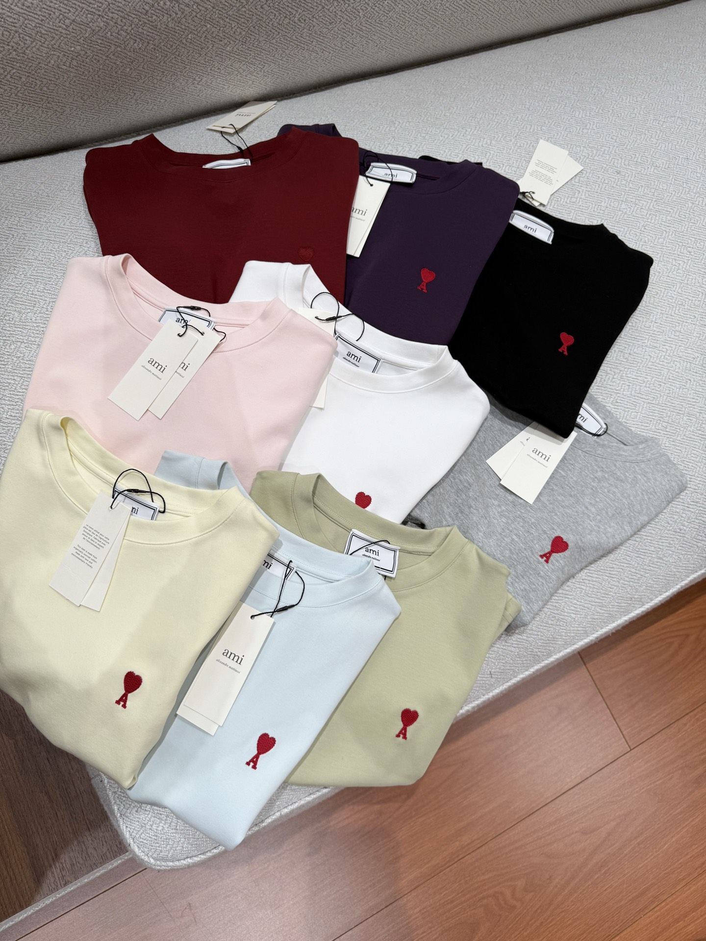 Embroidered Logo T-shirts: Lightweight and Stylish for Summer Wear - 图片 8