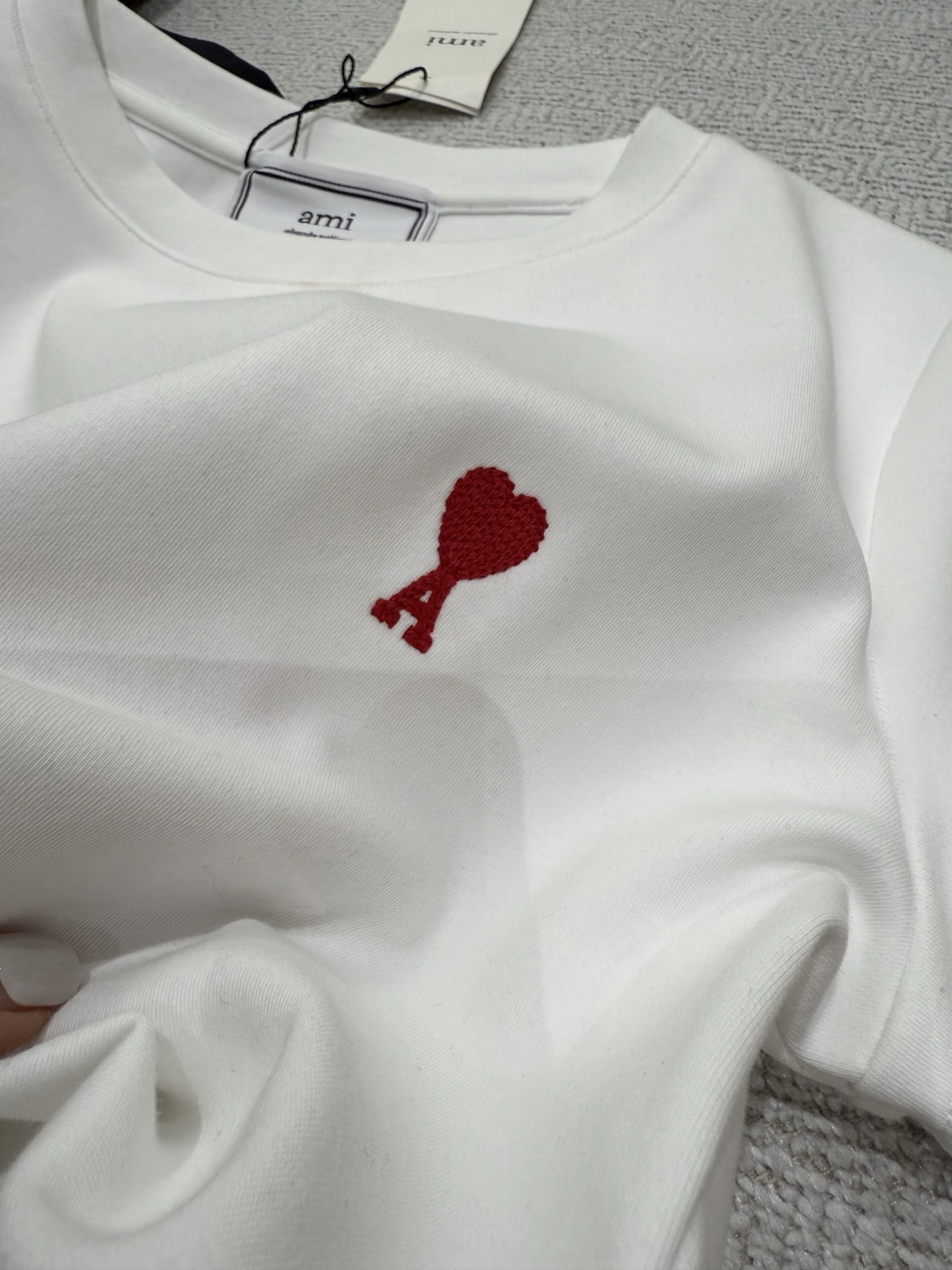 Embroidered Logo T-shirts: Lightweight and Stylish Summer Essential in Various Sizes - 图片 5