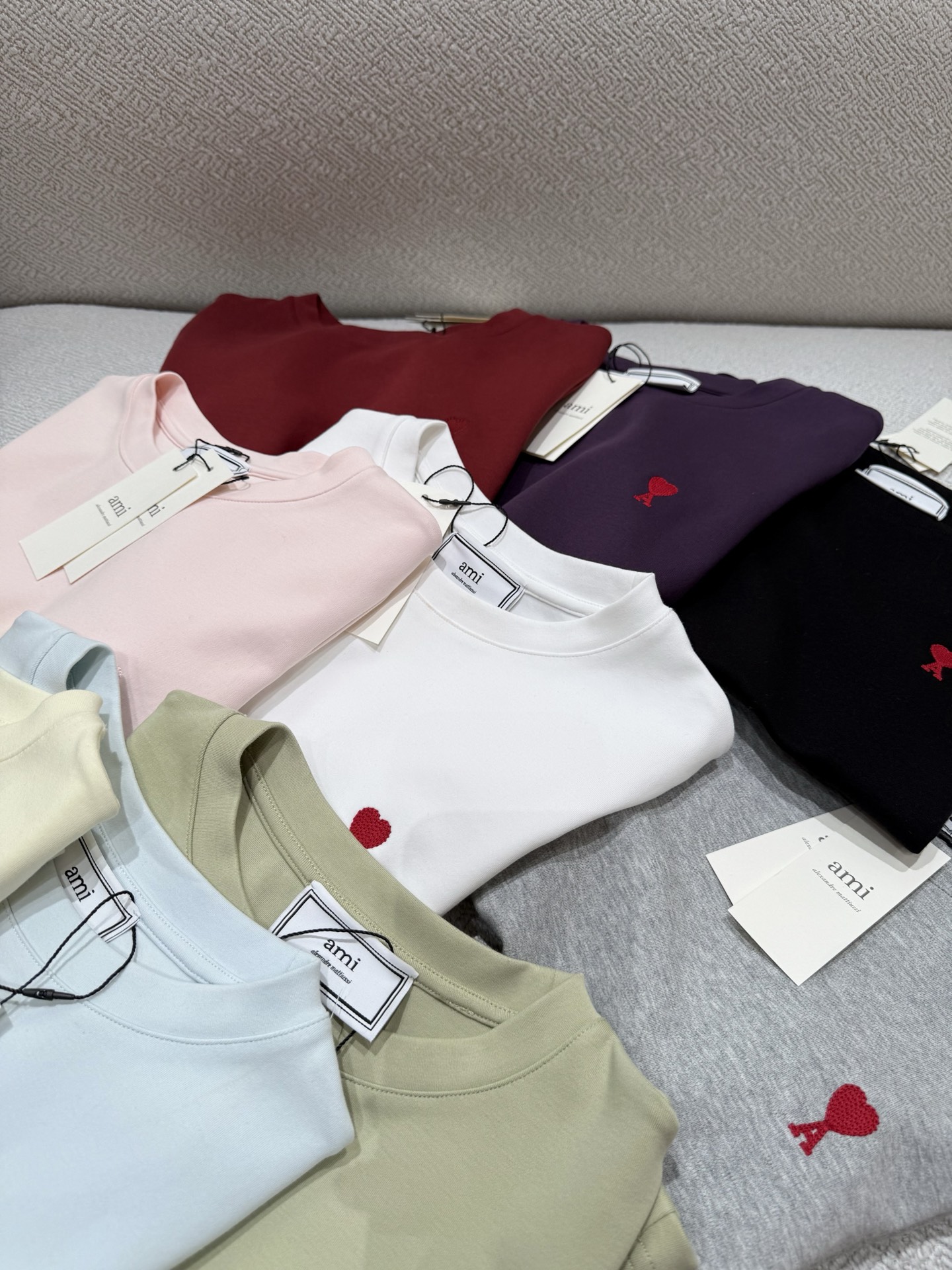 Embroidered Logo T-shirts: Lightweight and Stylish for Summer Wear - 图片 7