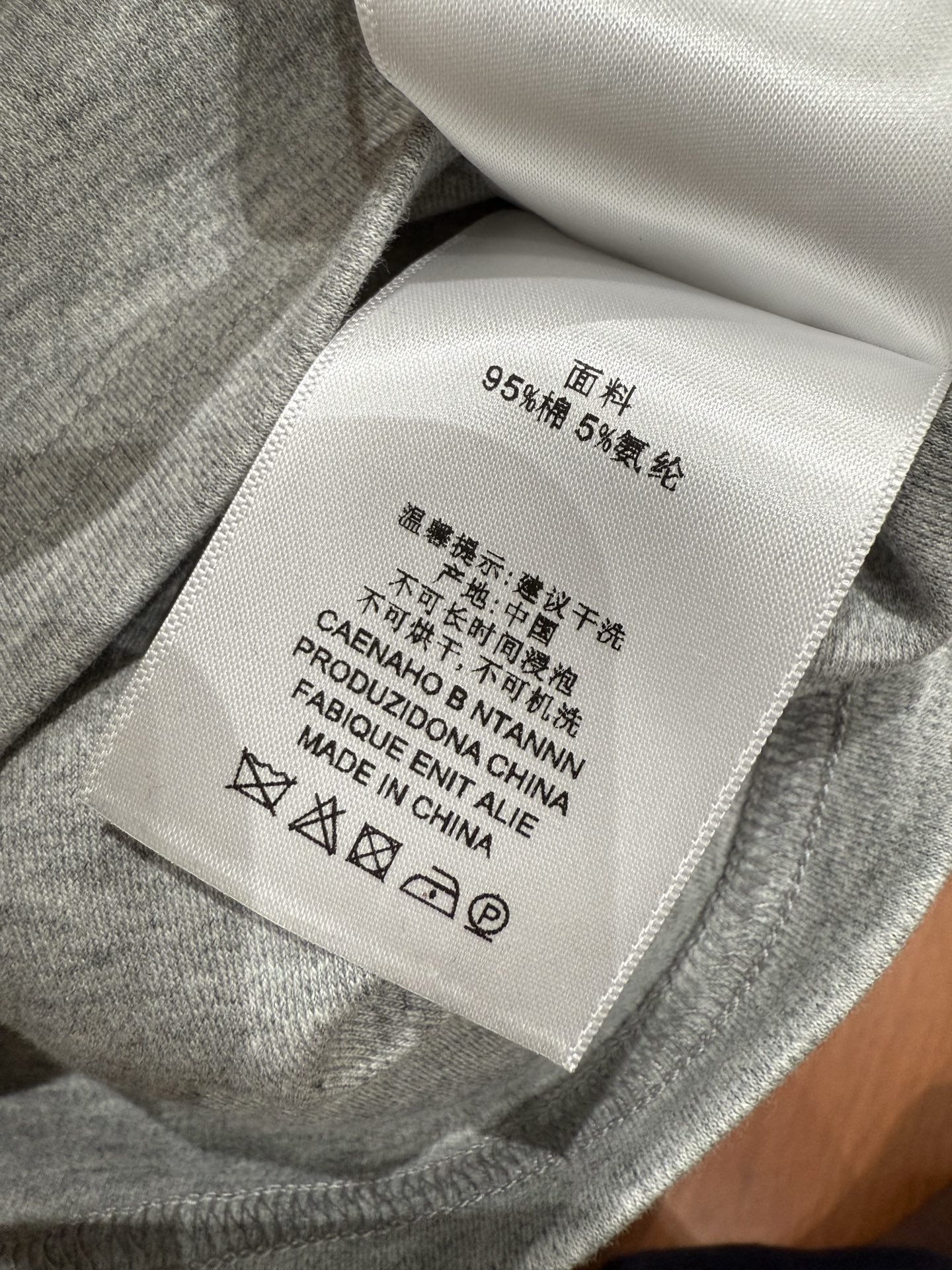 Embroidered Logo T-shirts: Lightweight and Stylish for Summer Wear - 图片 5