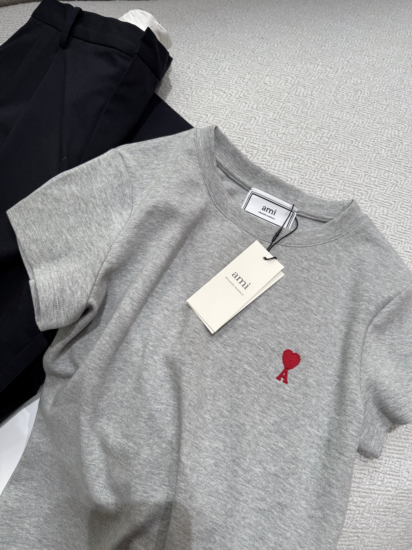 Embroidered Logo T-shirts: Lightweight and Stylish for Summer Wear - 图片 3