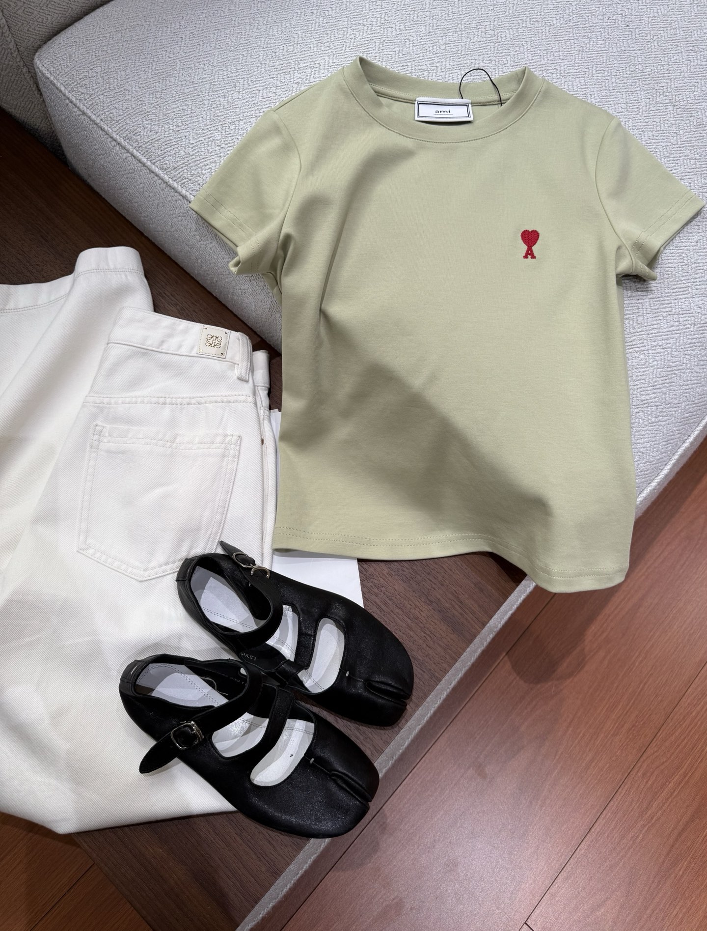 Stylish Embroidered T-shirts for Women: Lightweight and Breathable, Perfect for Summer - 图片 1