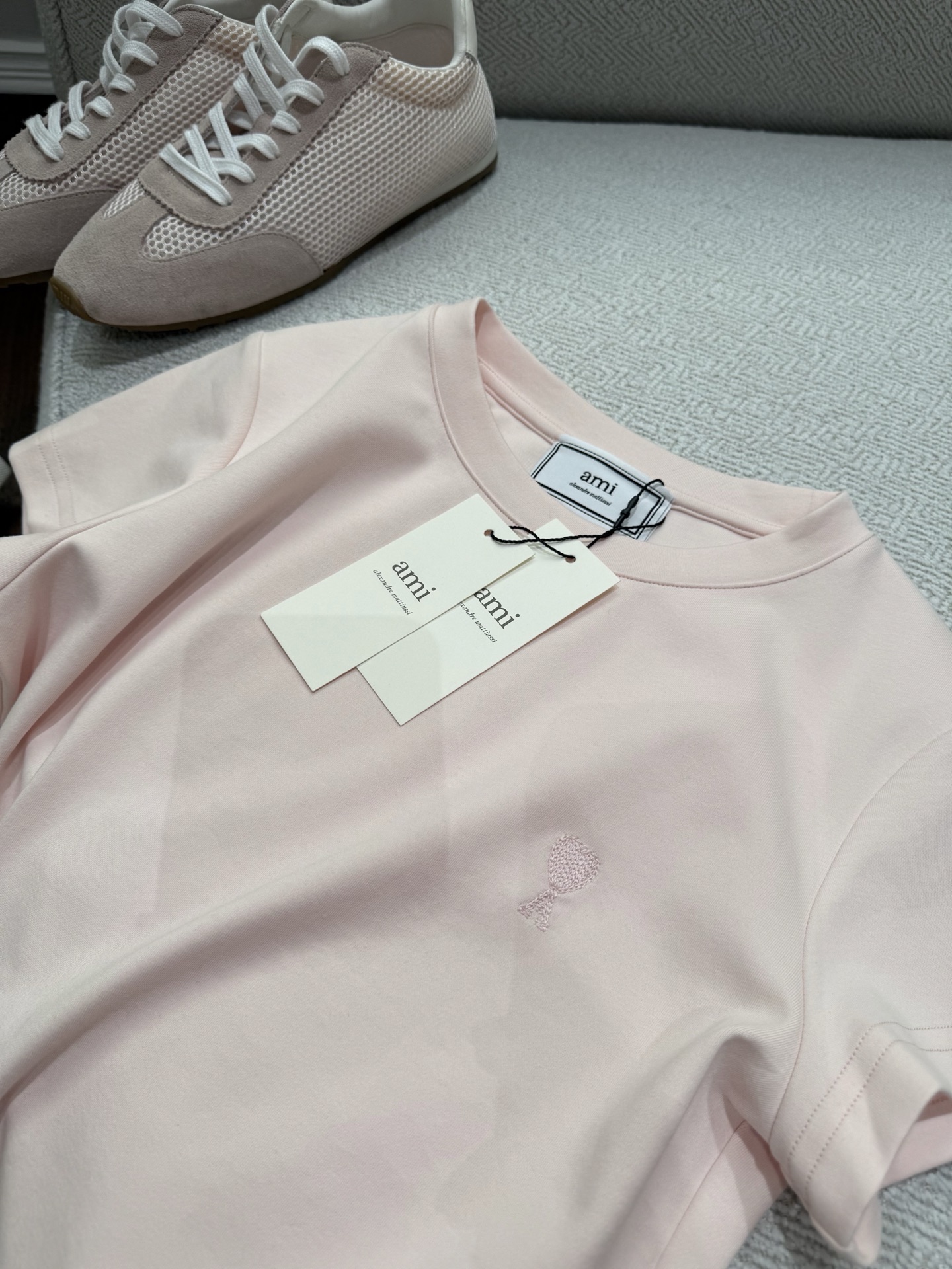 Embroidered Logo T-shirts: Lightweight and Breathable for Summer Comfort - 图片 3
