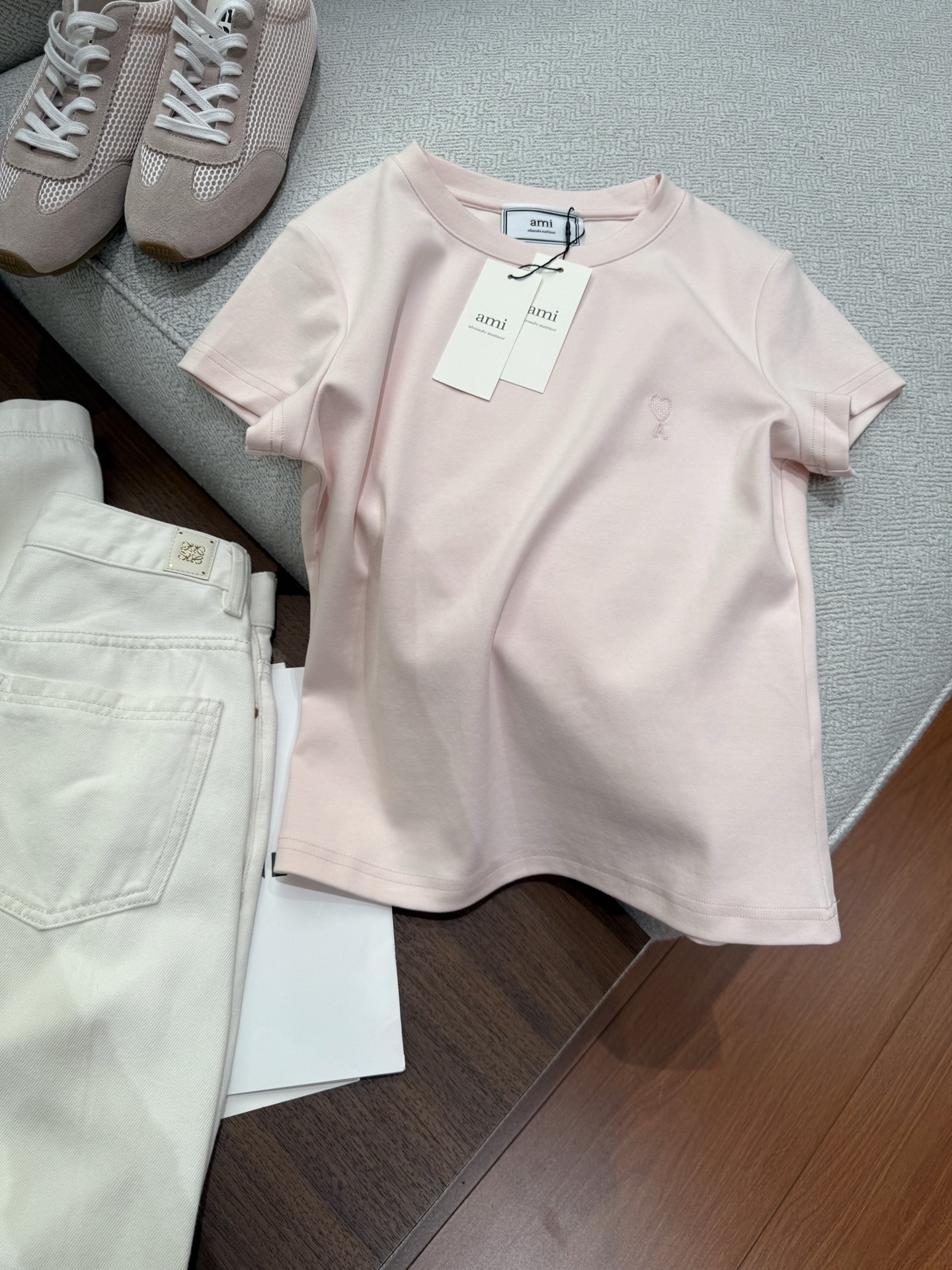 Embroidered Logo T-shirts: Lightweight and Breathable for Summer Comfort - 图片 2