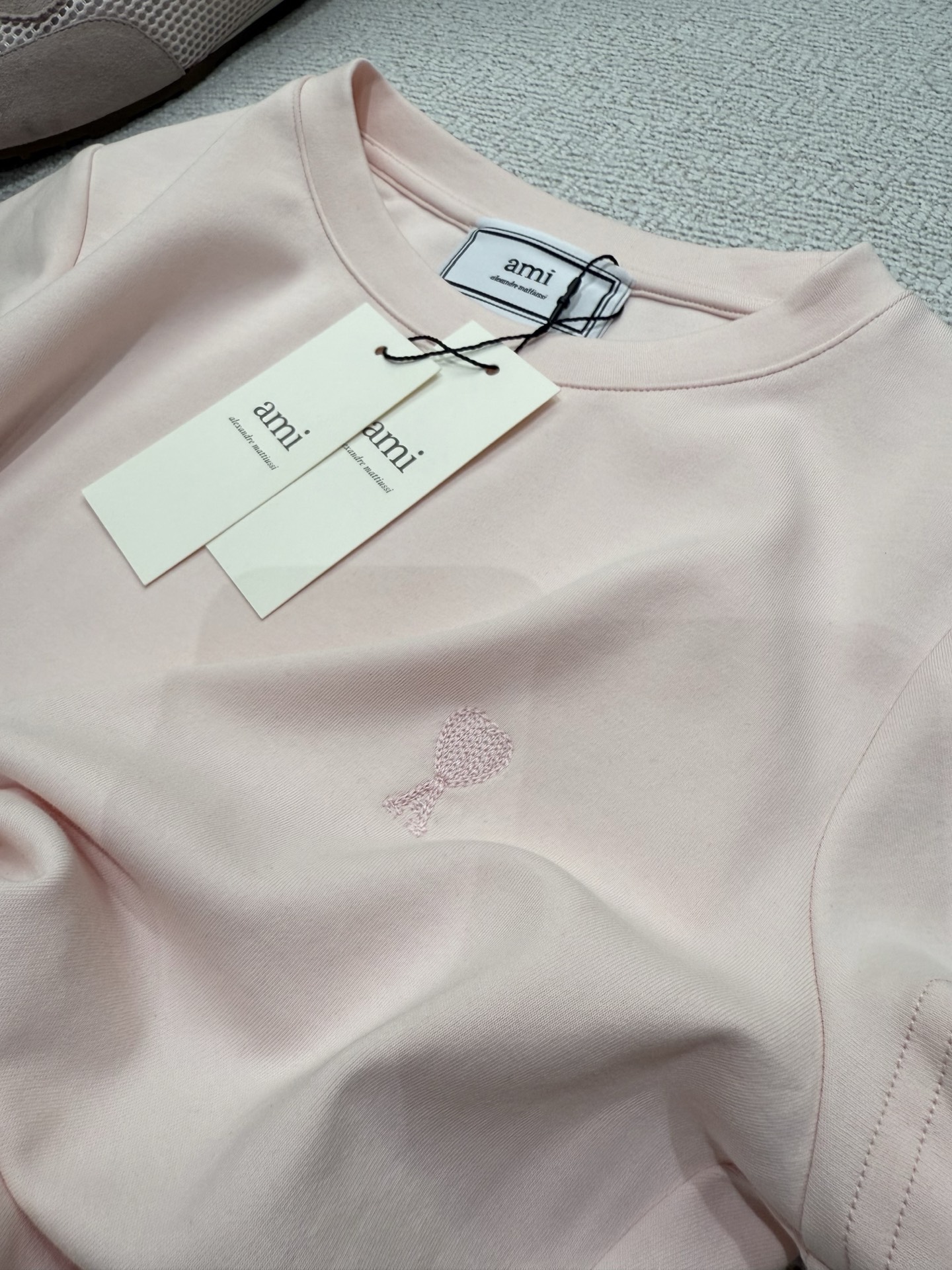 Embroidered Logo T-shirts: Lightweight and Breathable for Summer Comfort - 图片 4