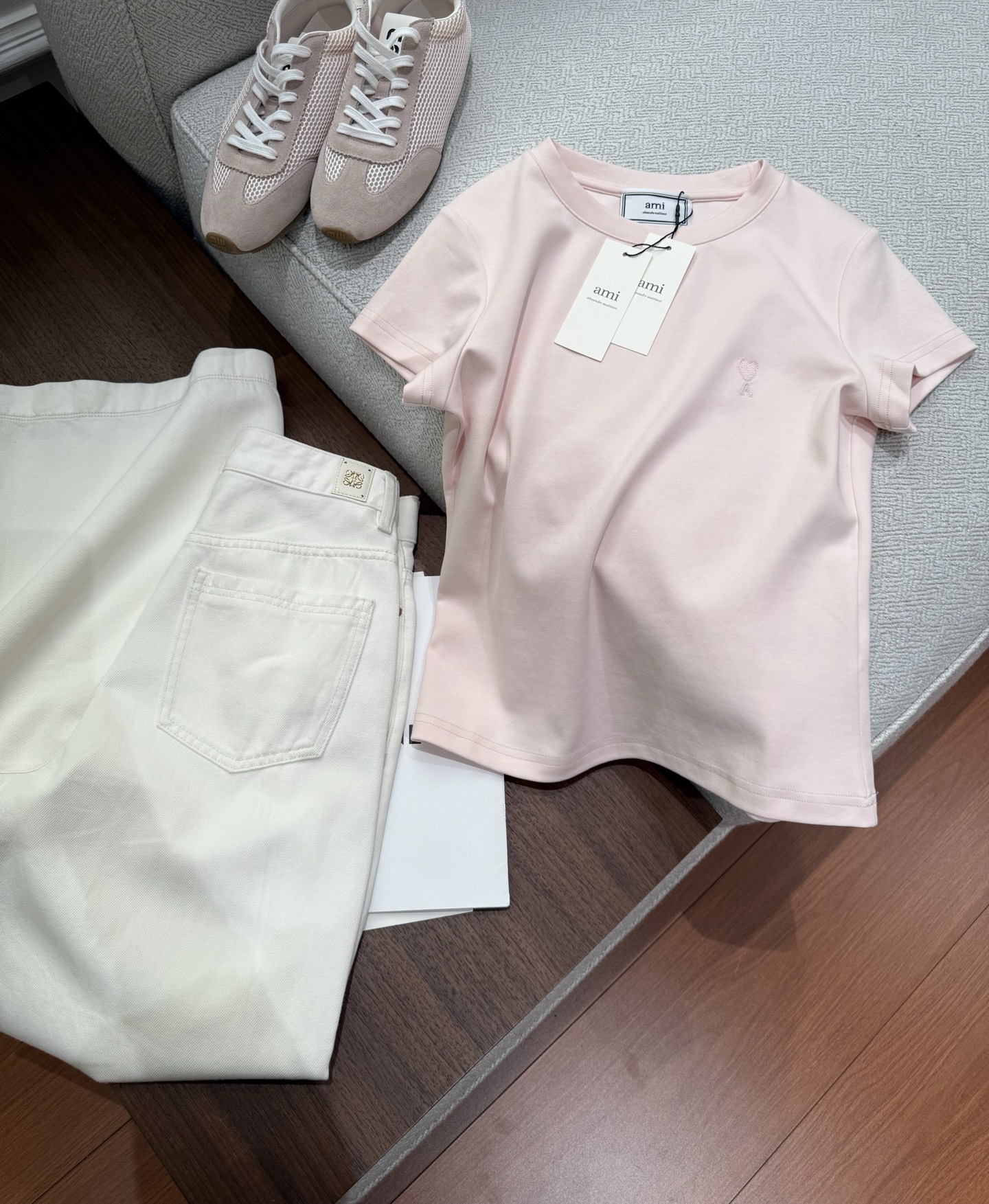 Embroidered Logo T-shirts: Lightweight and Breathable for Summer Comfort - 图片 1