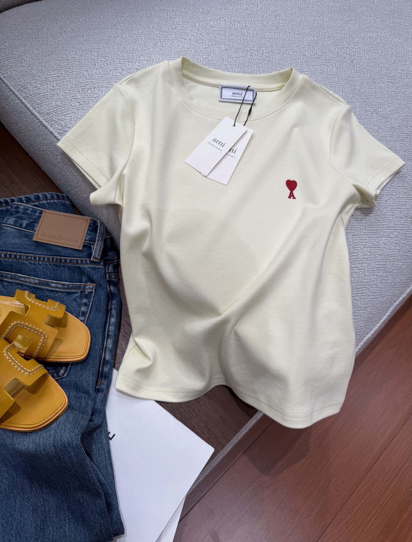 Embroidered Logo T-Shirts: Lightweight and Stylish for Summer Comfort - 图片 3