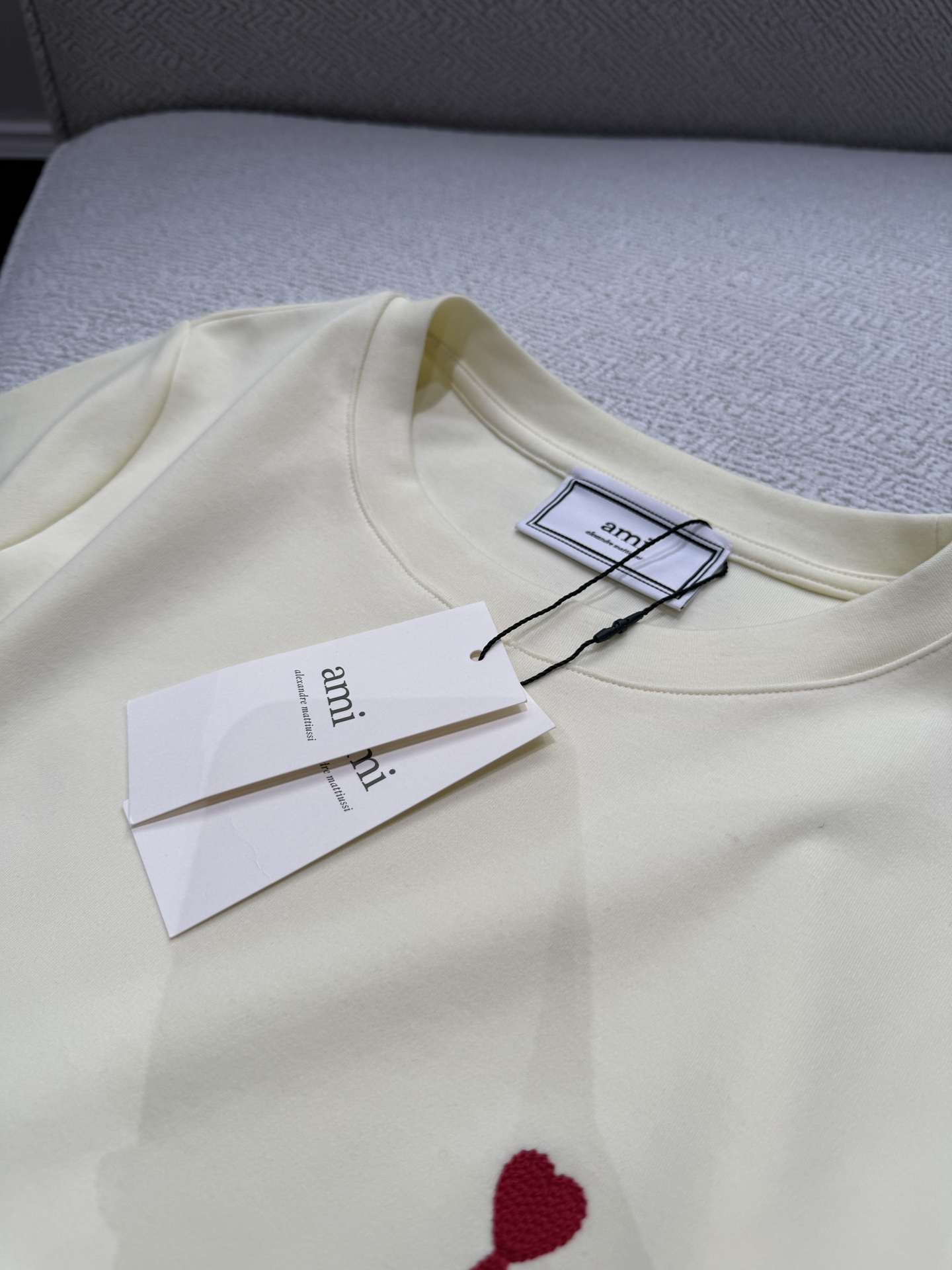 Embroidered Logo T-Shirts: Lightweight and Stylish for Summer Comfort - 图片 6