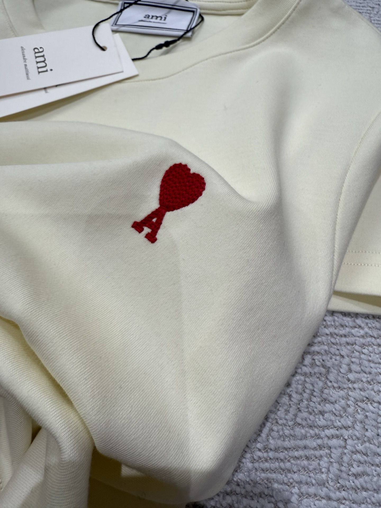 Embroidered Logo T-Shirts: Lightweight and Stylish for Summer Comfort - 图片 7