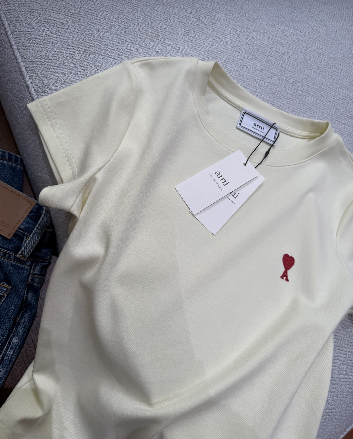 Embroidered Logo T-Shirts: Lightweight and Stylish for Summer Comfort - 图片 4