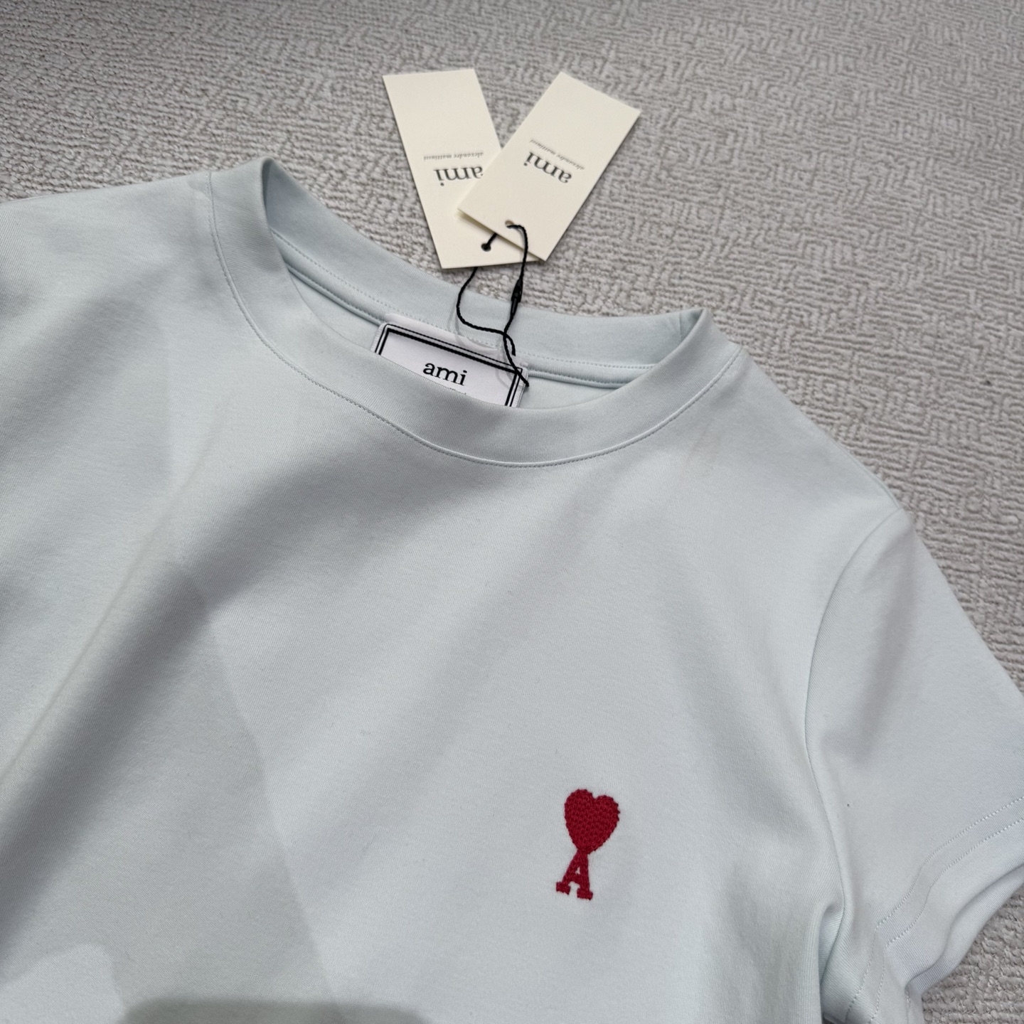 “Embroidered Logo T-Shirts: Stylish and Breathable Summer Collection in Various Sizes” - 图片 4