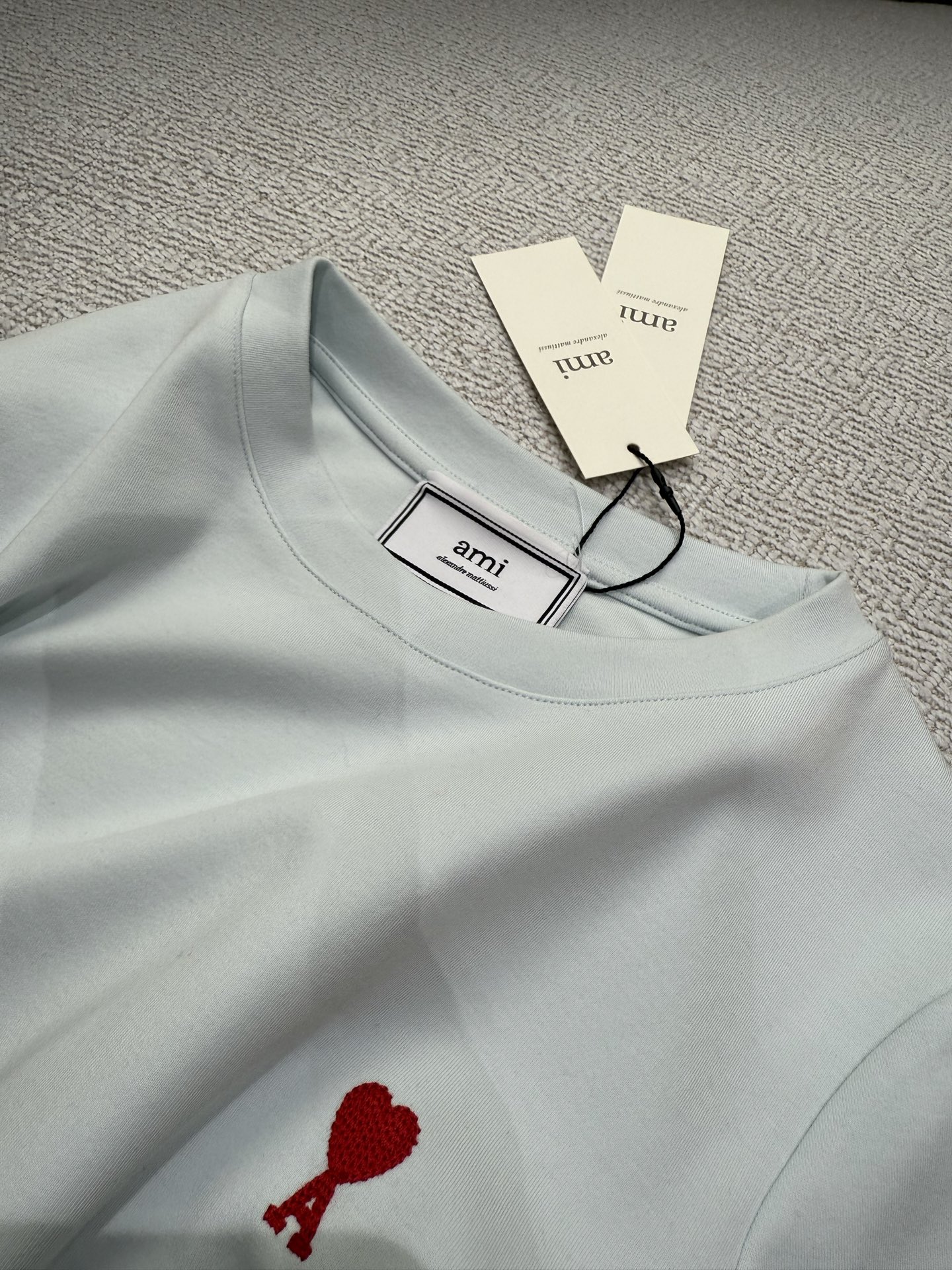 “Embroidered Logo T-Shirts: Stylish and Breathable Summer Collection in Various Sizes” - 图片 7