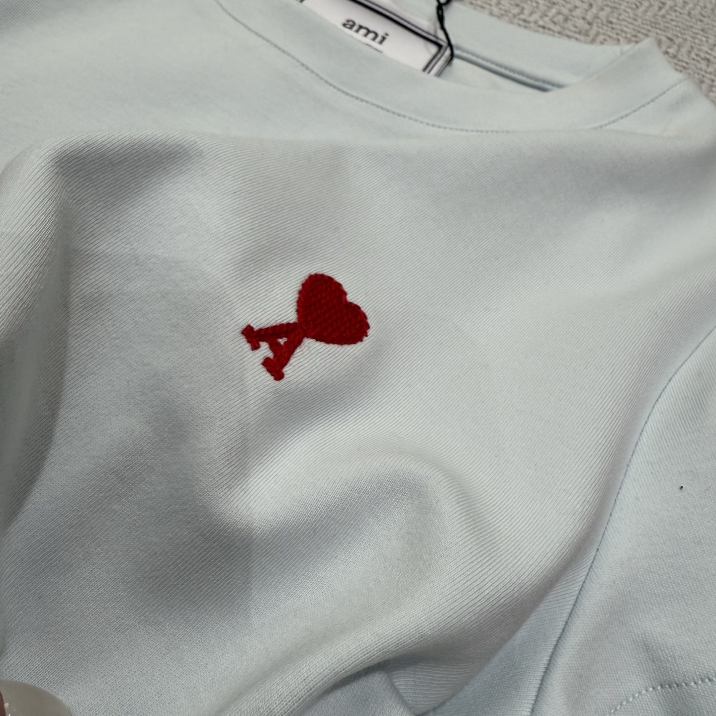 “Embroidered Logo T-Shirts: Stylish and Breathable Summer Collection in Various Sizes” - 图片 5