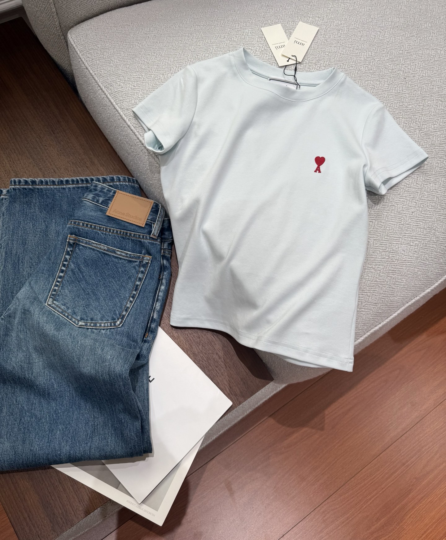 “Embroidered Logo T-Shirts: Stylish and Breathable Summer Collection in Various Sizes” - 图片 2